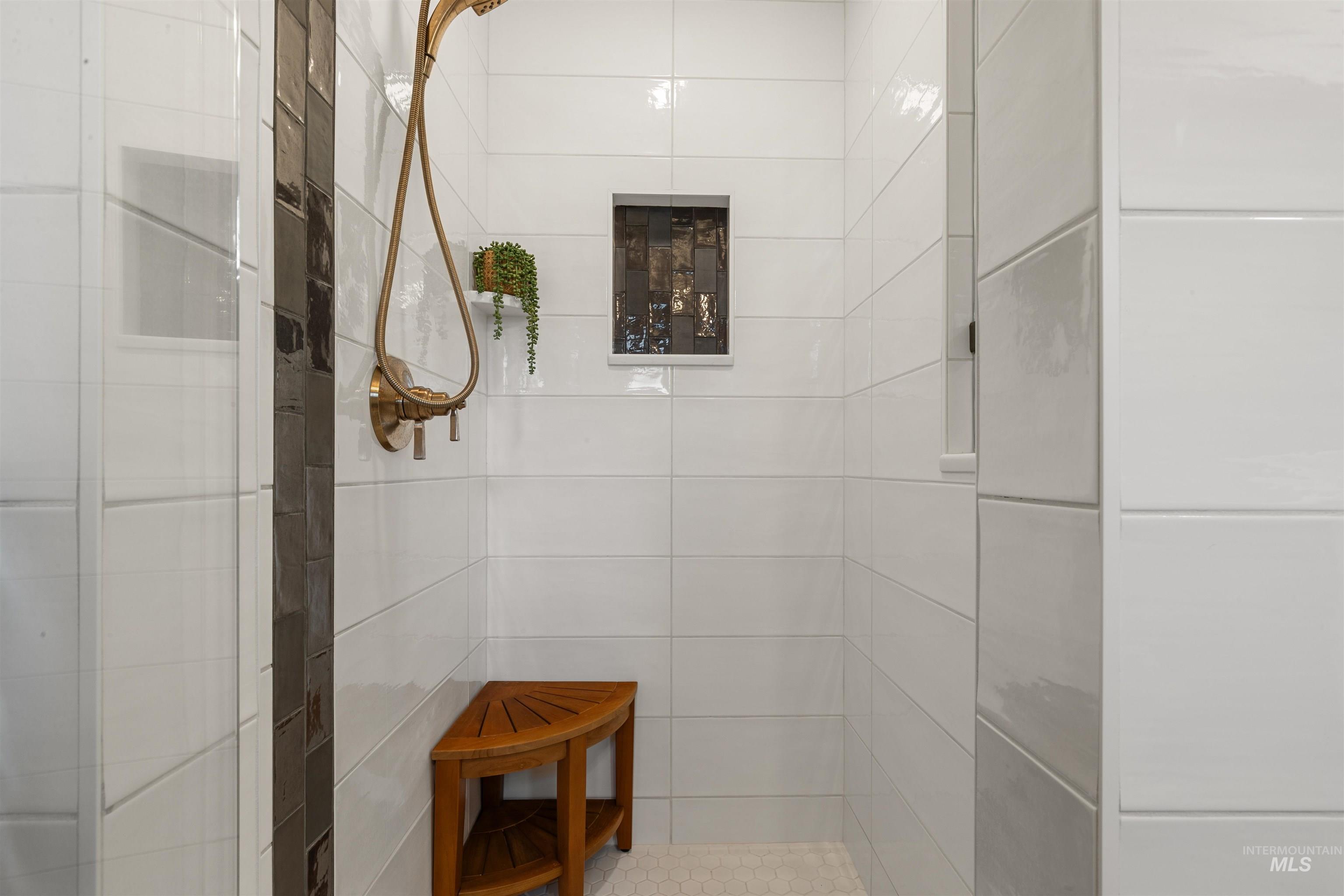 528 Crestline Circle Drive