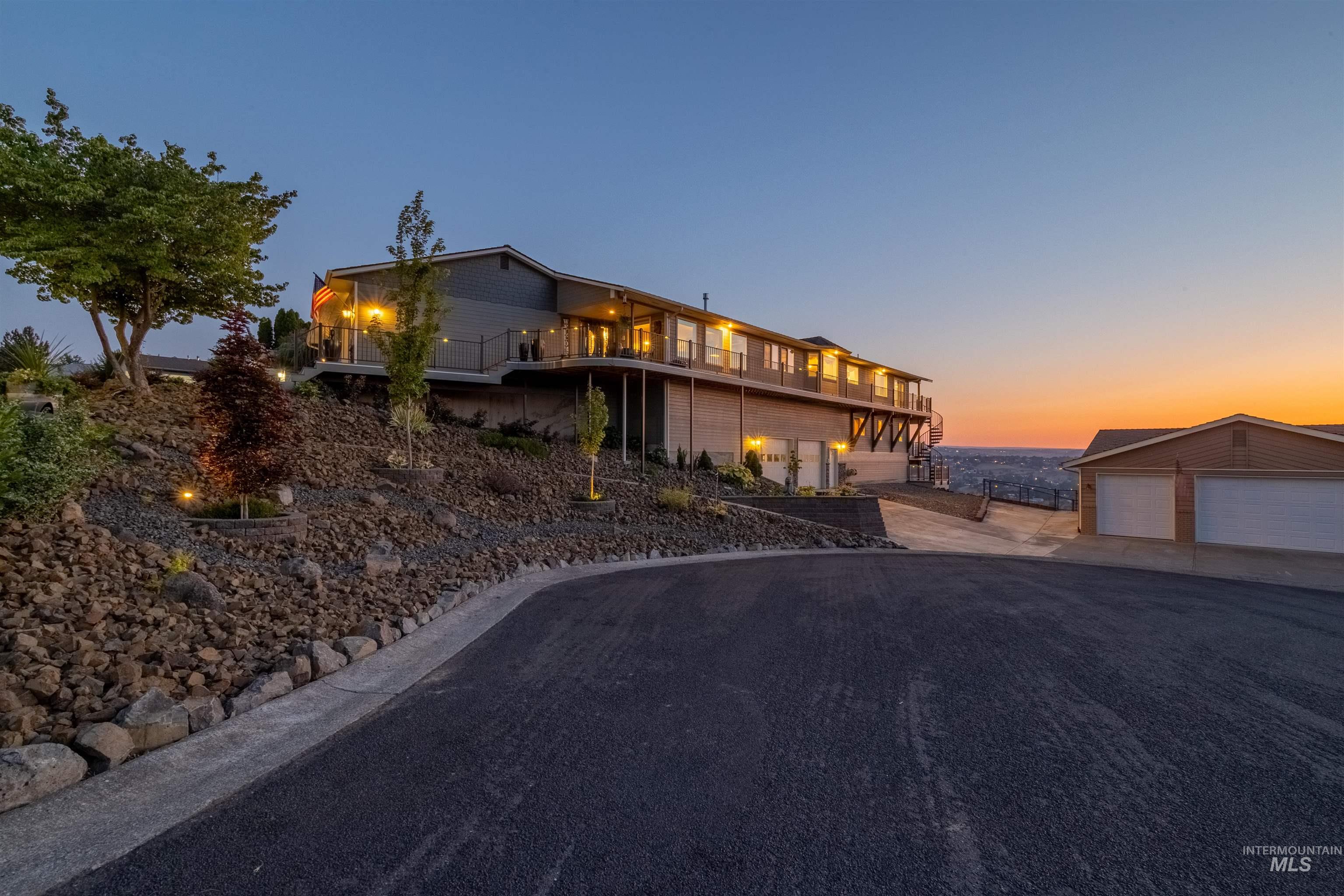 528 Crestline Circle Drive