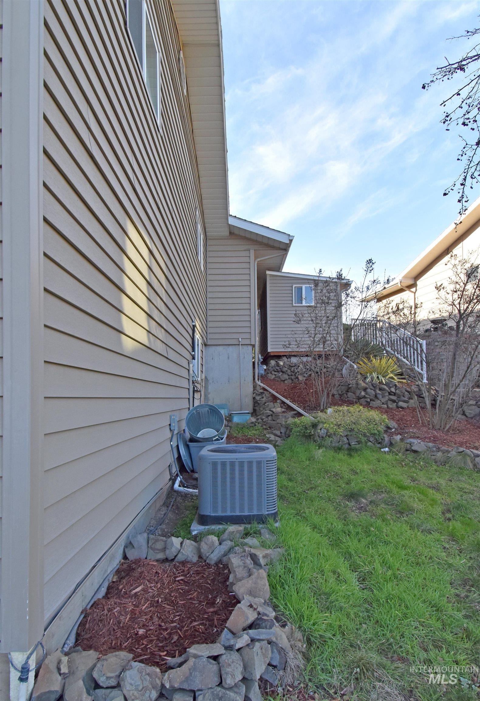 1909 Parkview Ct