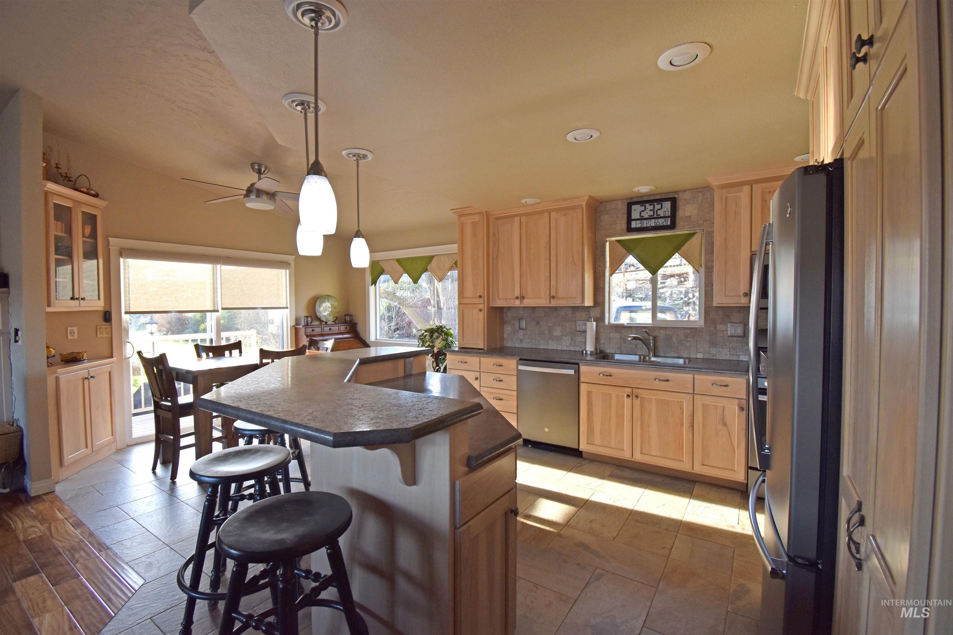 1909 Parkview Ct