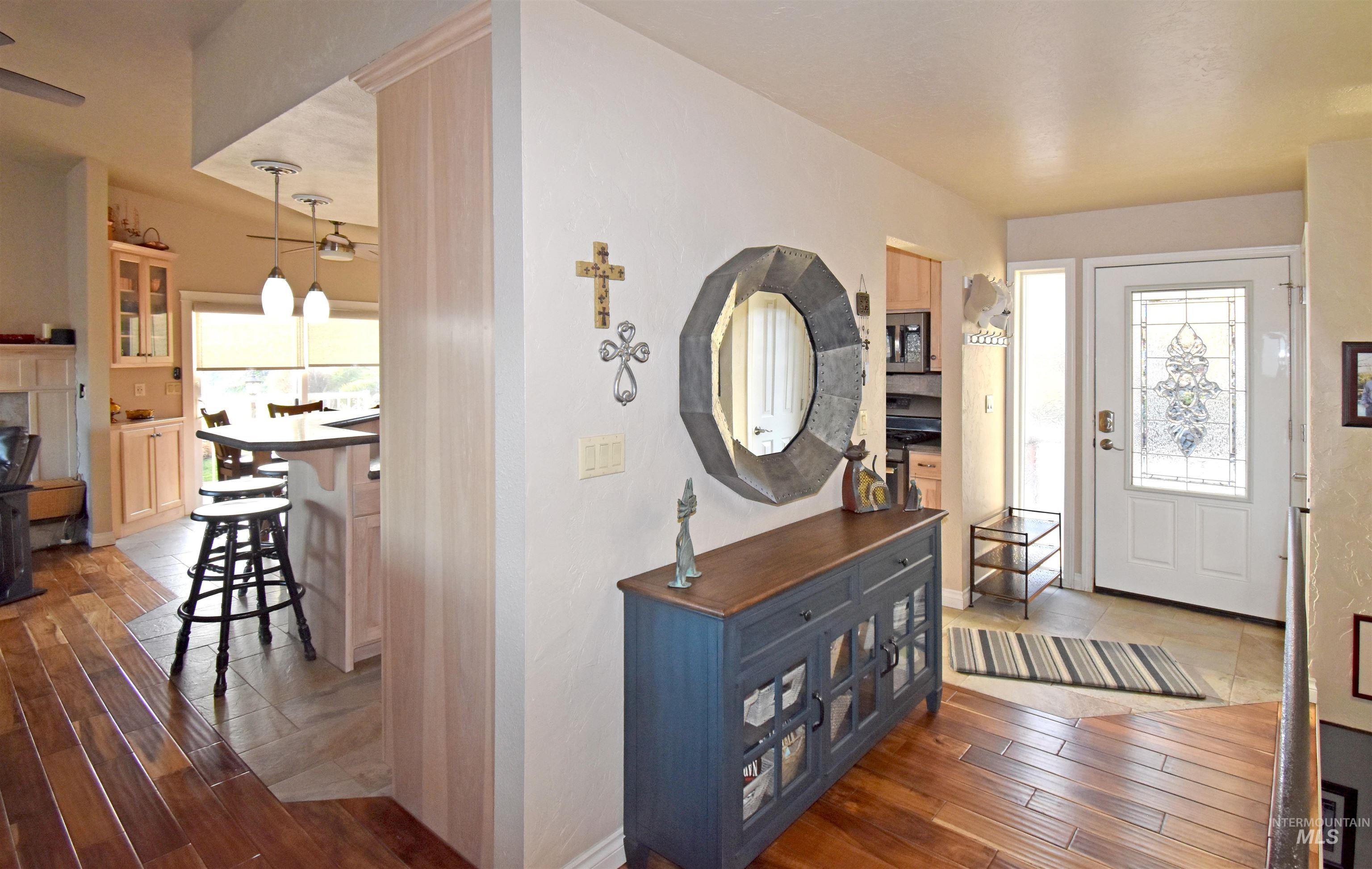 1909 Parkview Ct