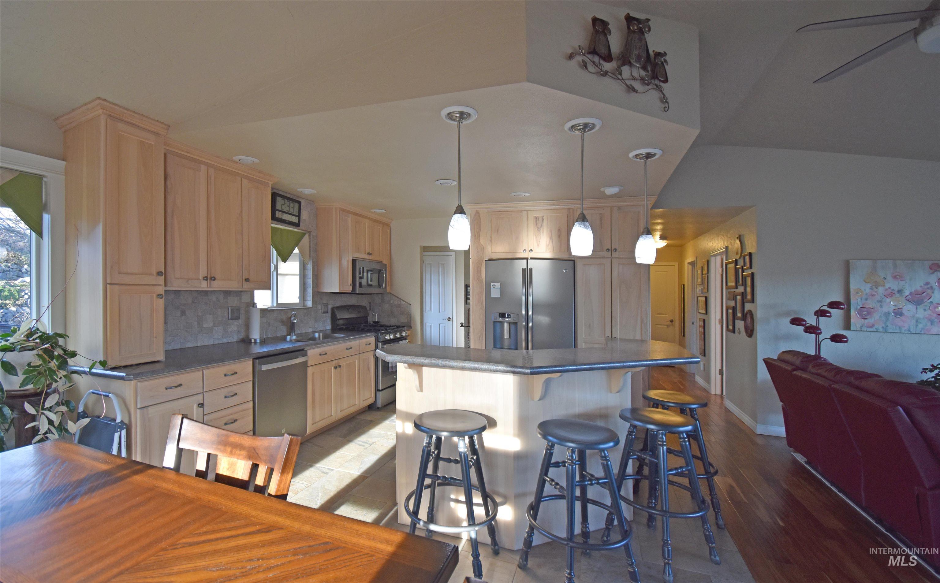 1909 Parkview Ct