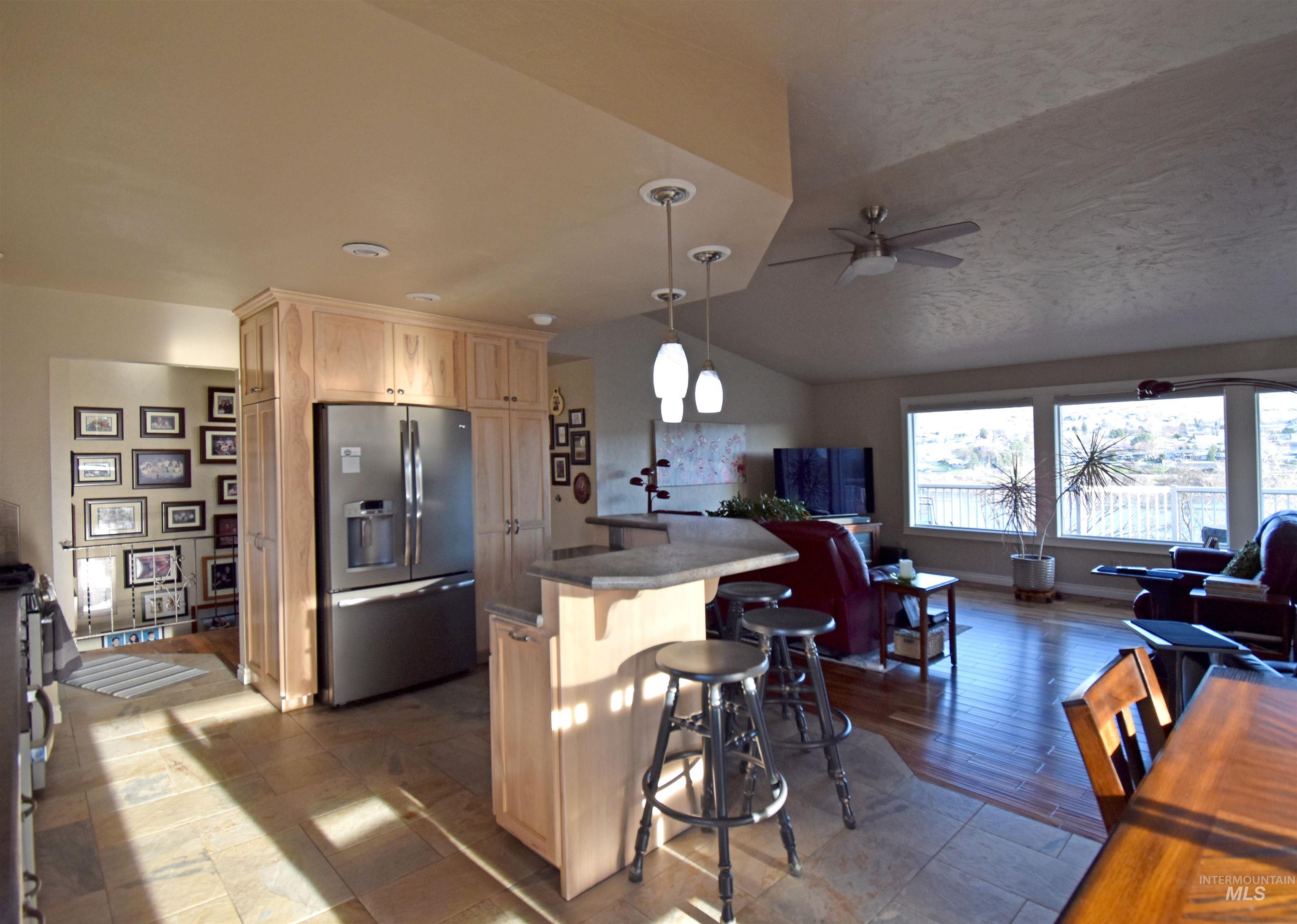 1909 Parkview Ct