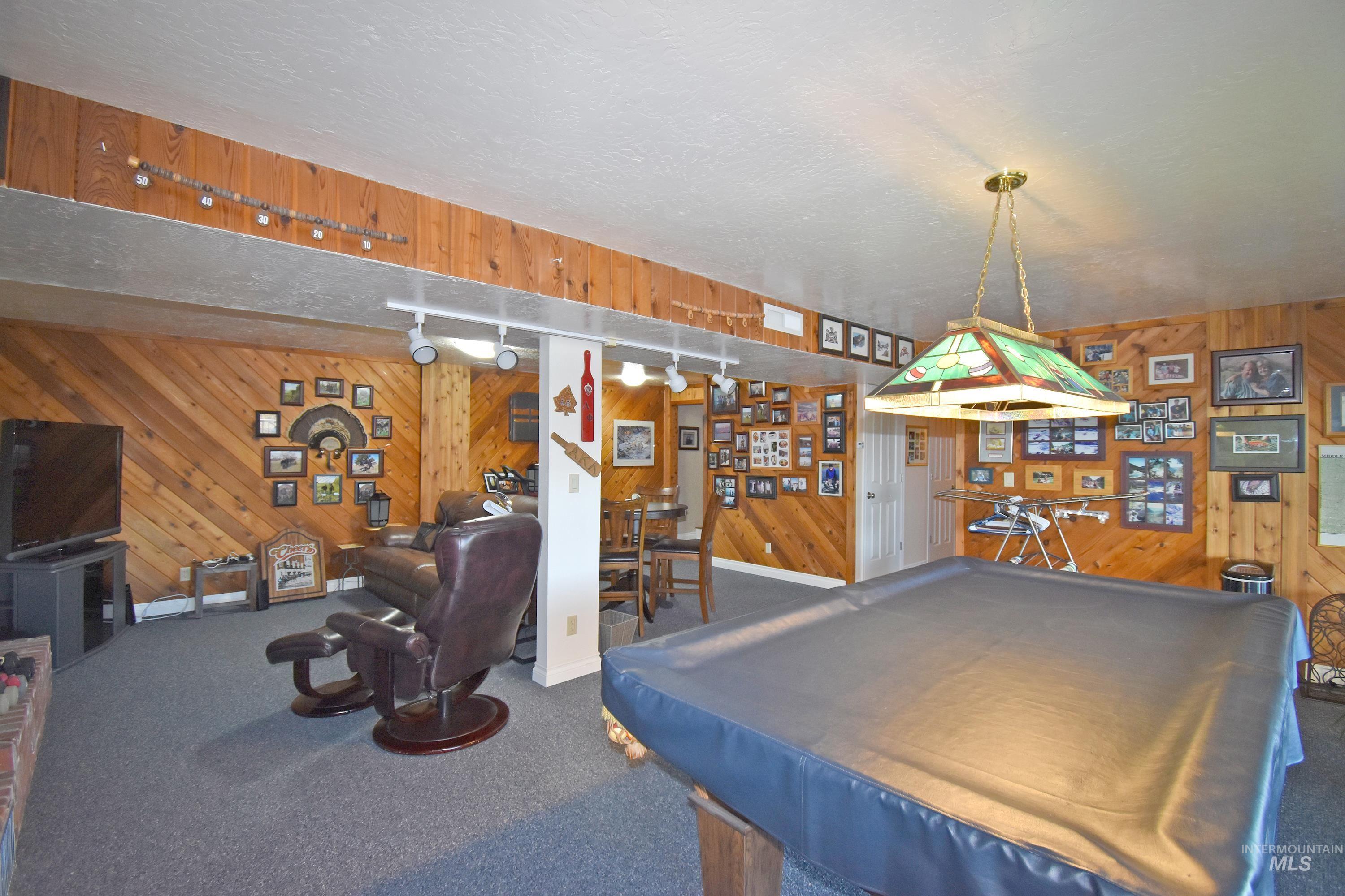 1909 Parkview Ct