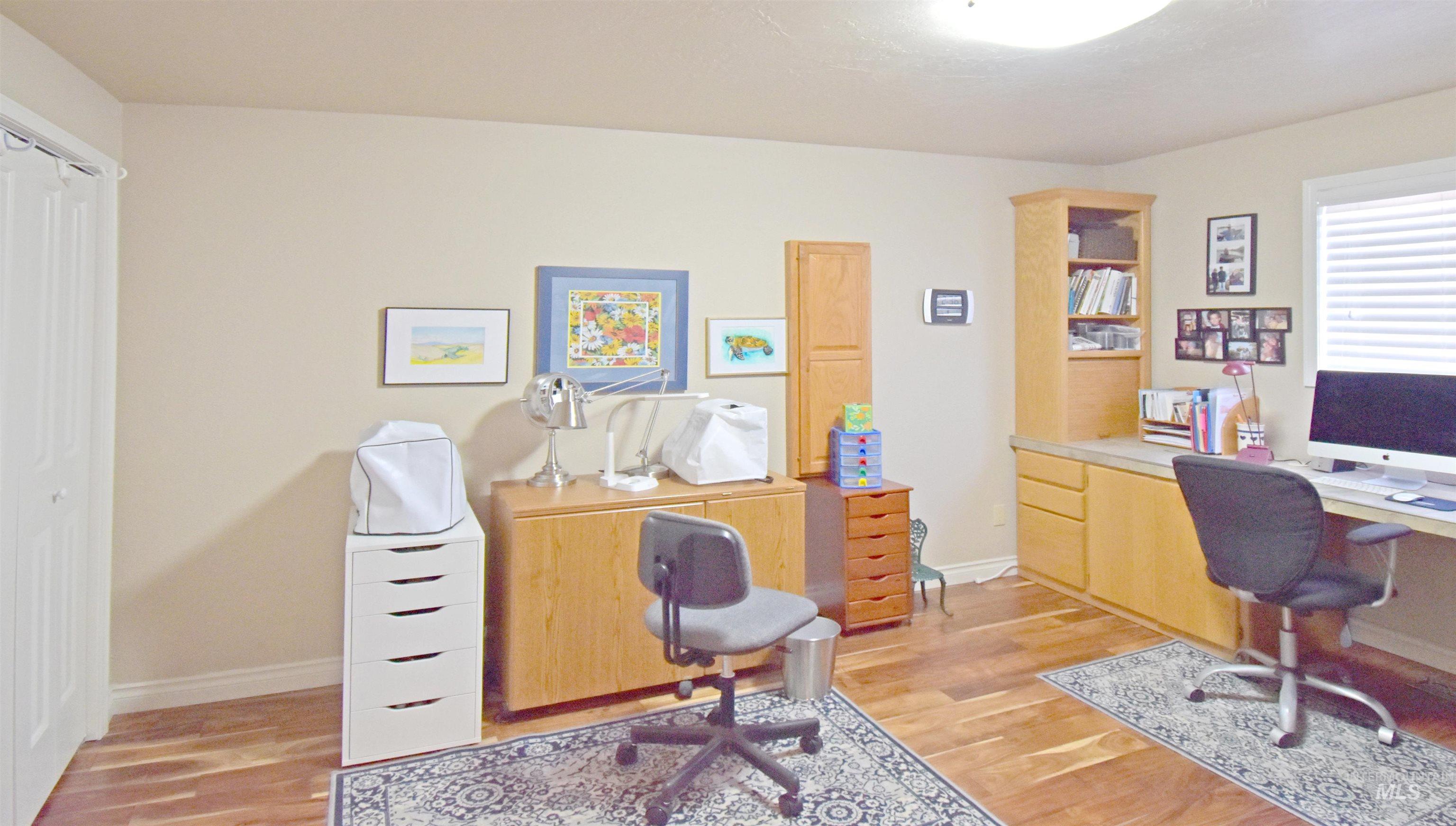 1909 Parkview Ct