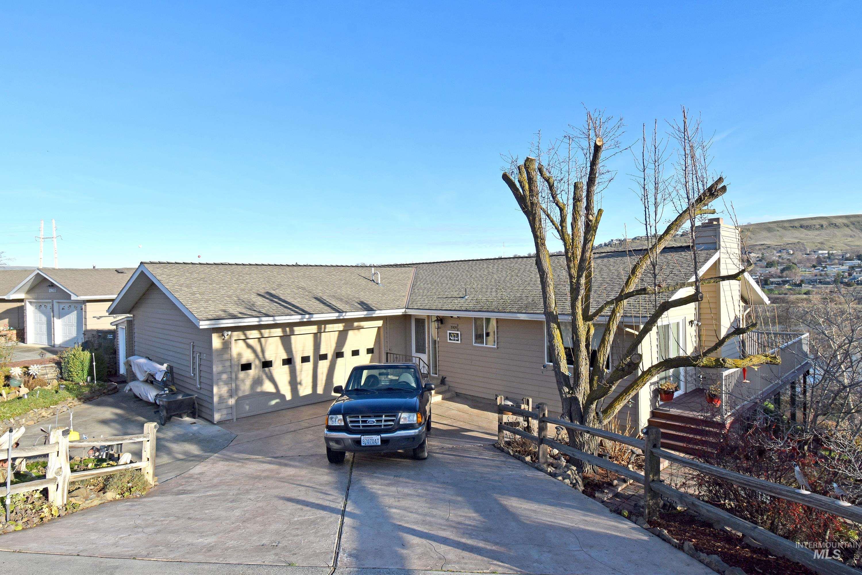 1909 Parkview Ct