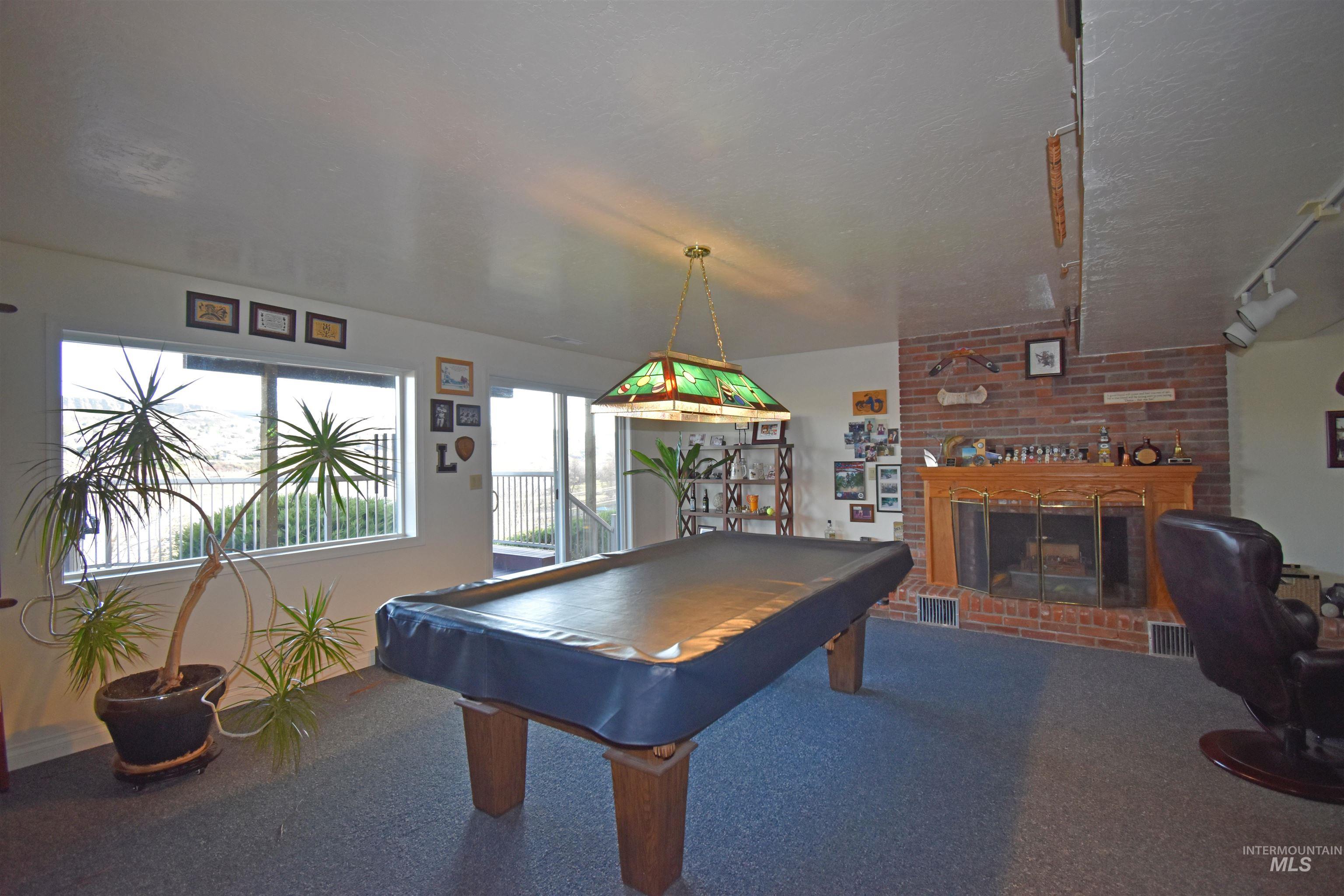 1909 Parkview Ct