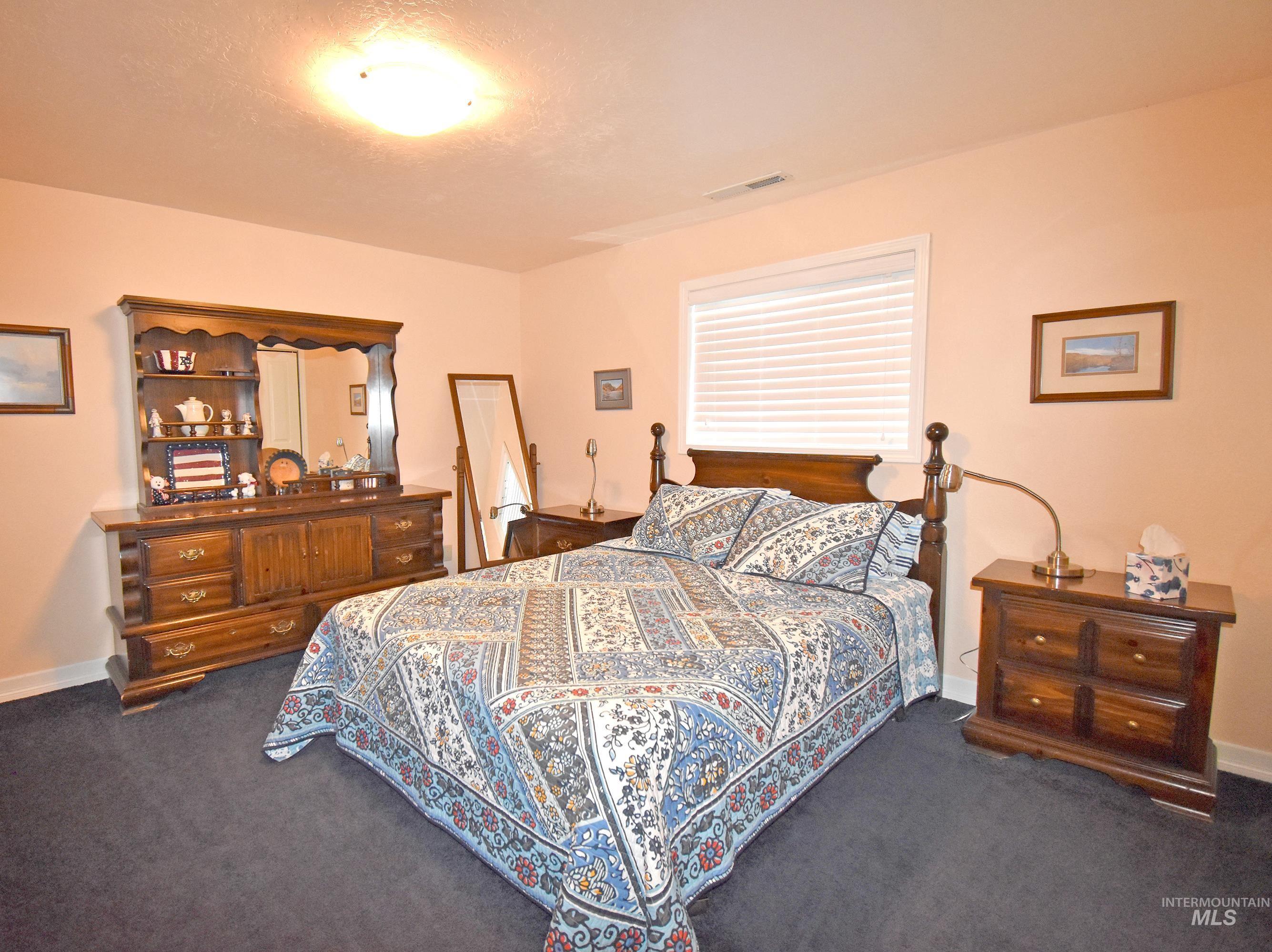 1909 Parkview Ct