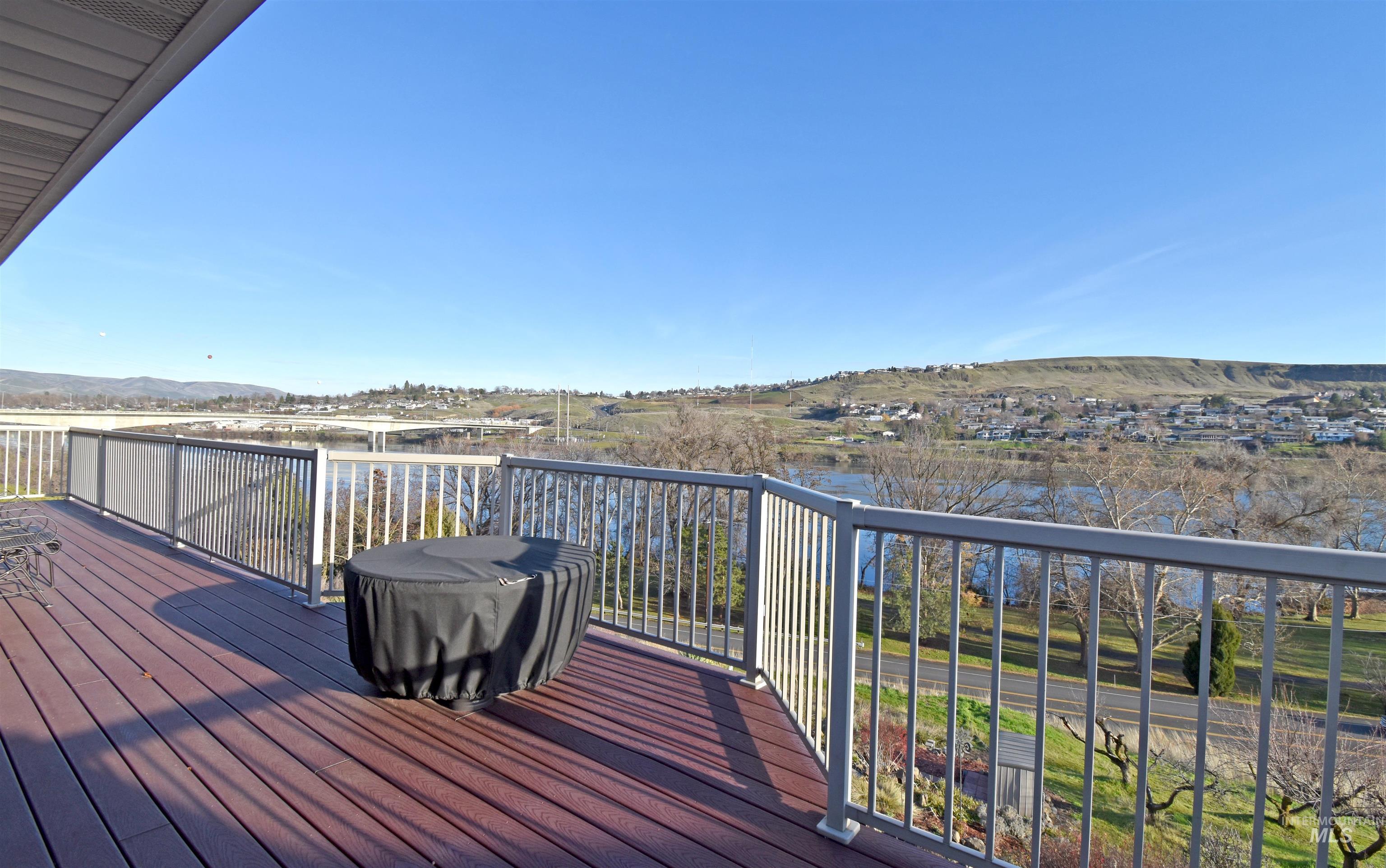 1909 Parkview Ct