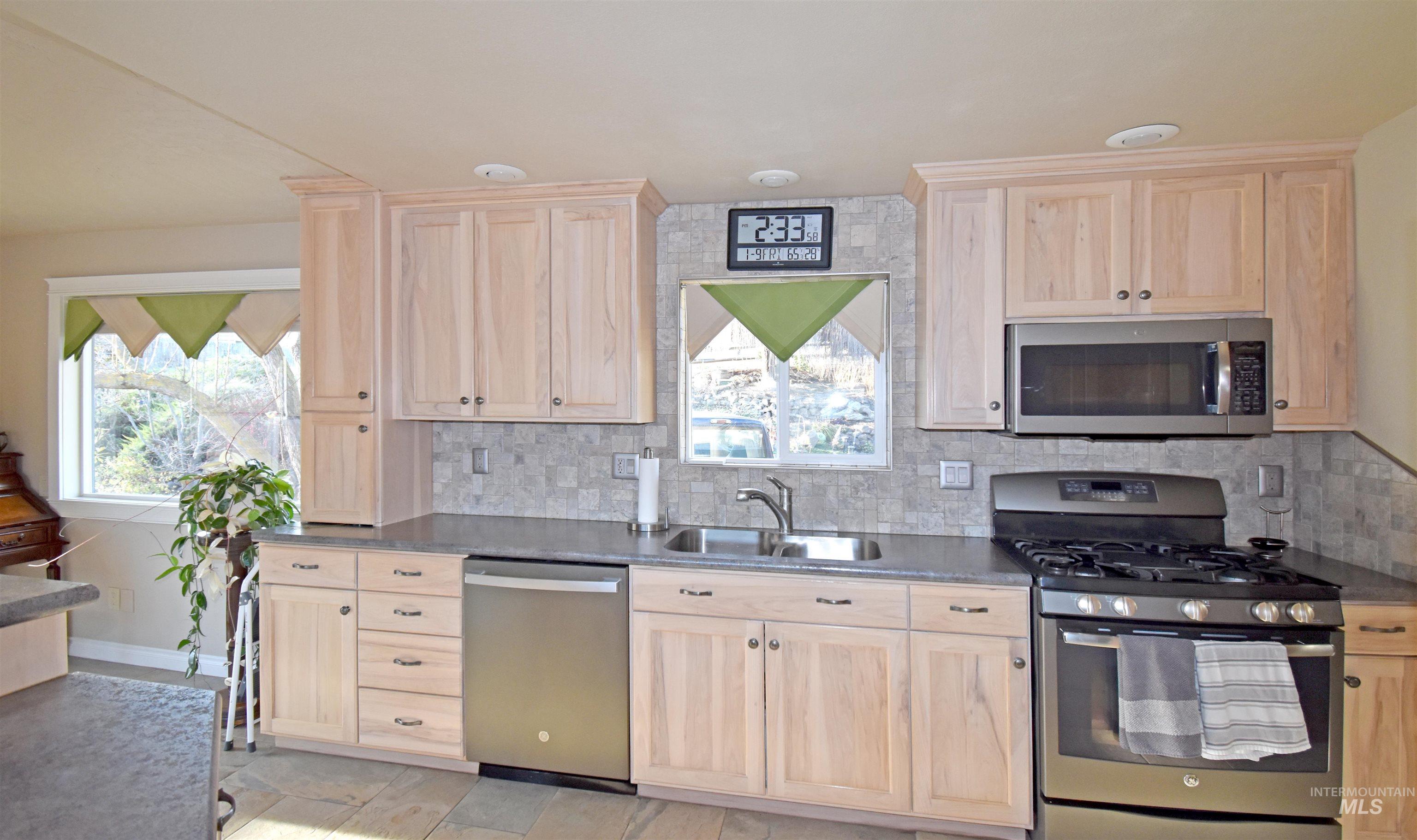 1909 Parkview Ct