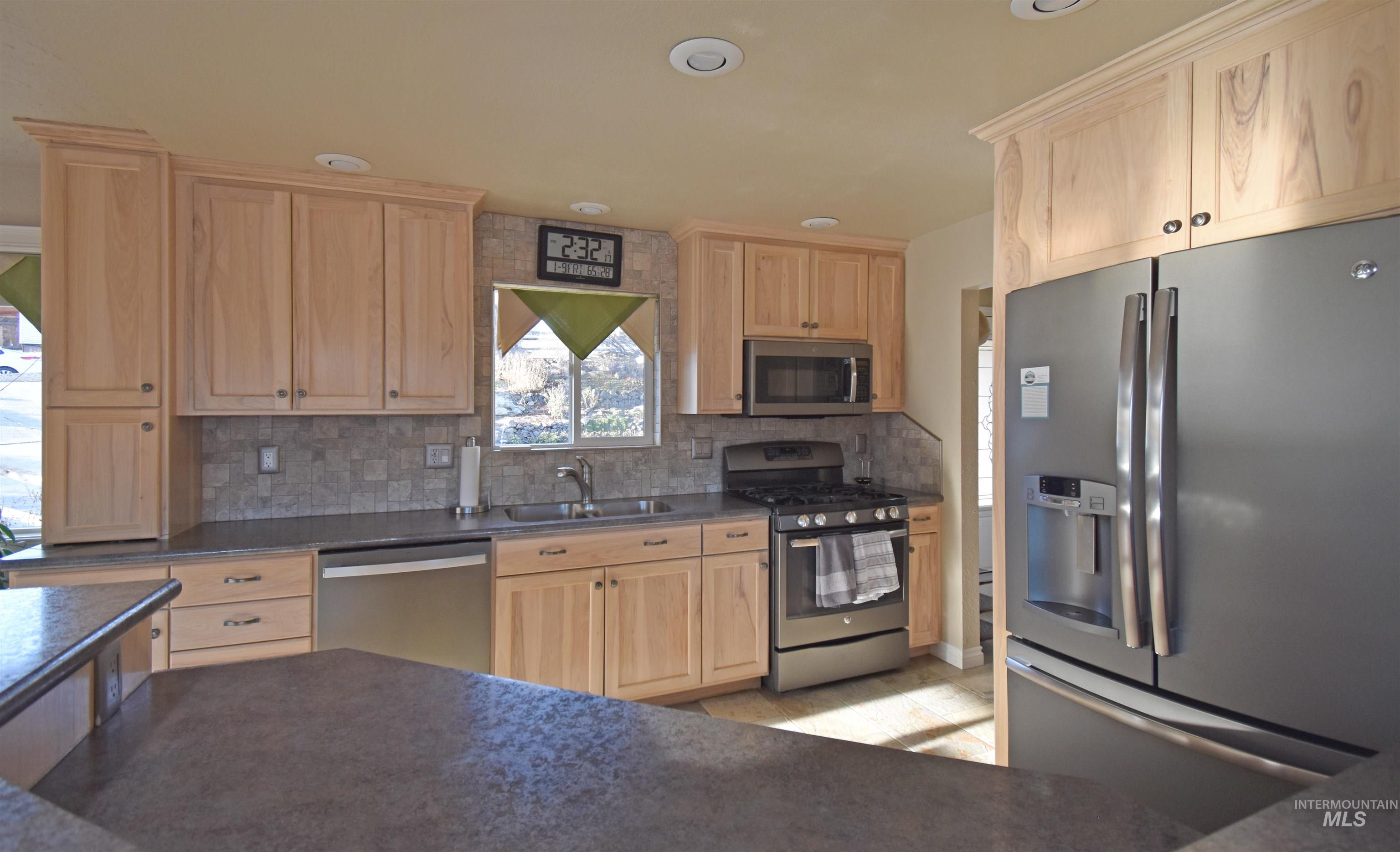 1909 Parkview Ct