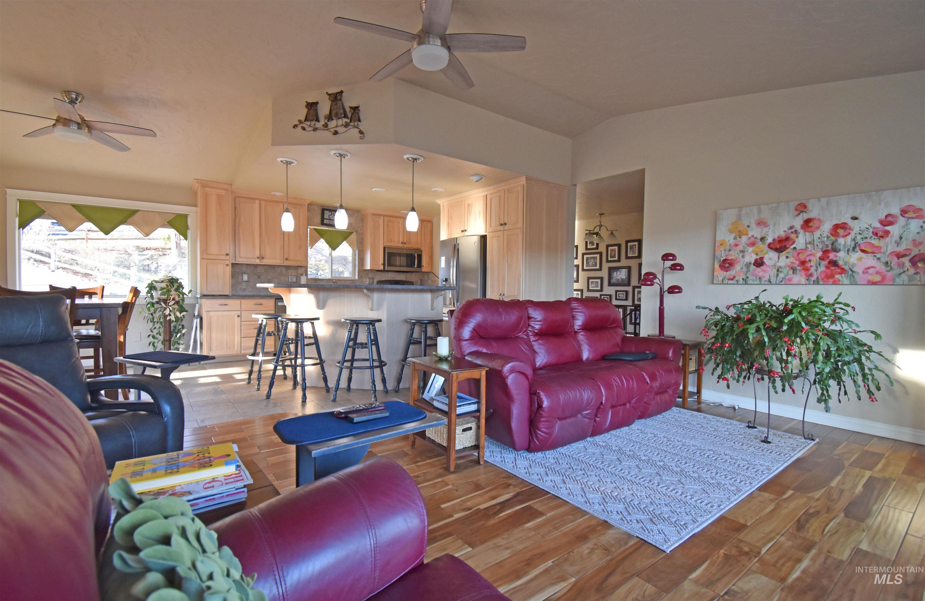 1909 Parkview Ct