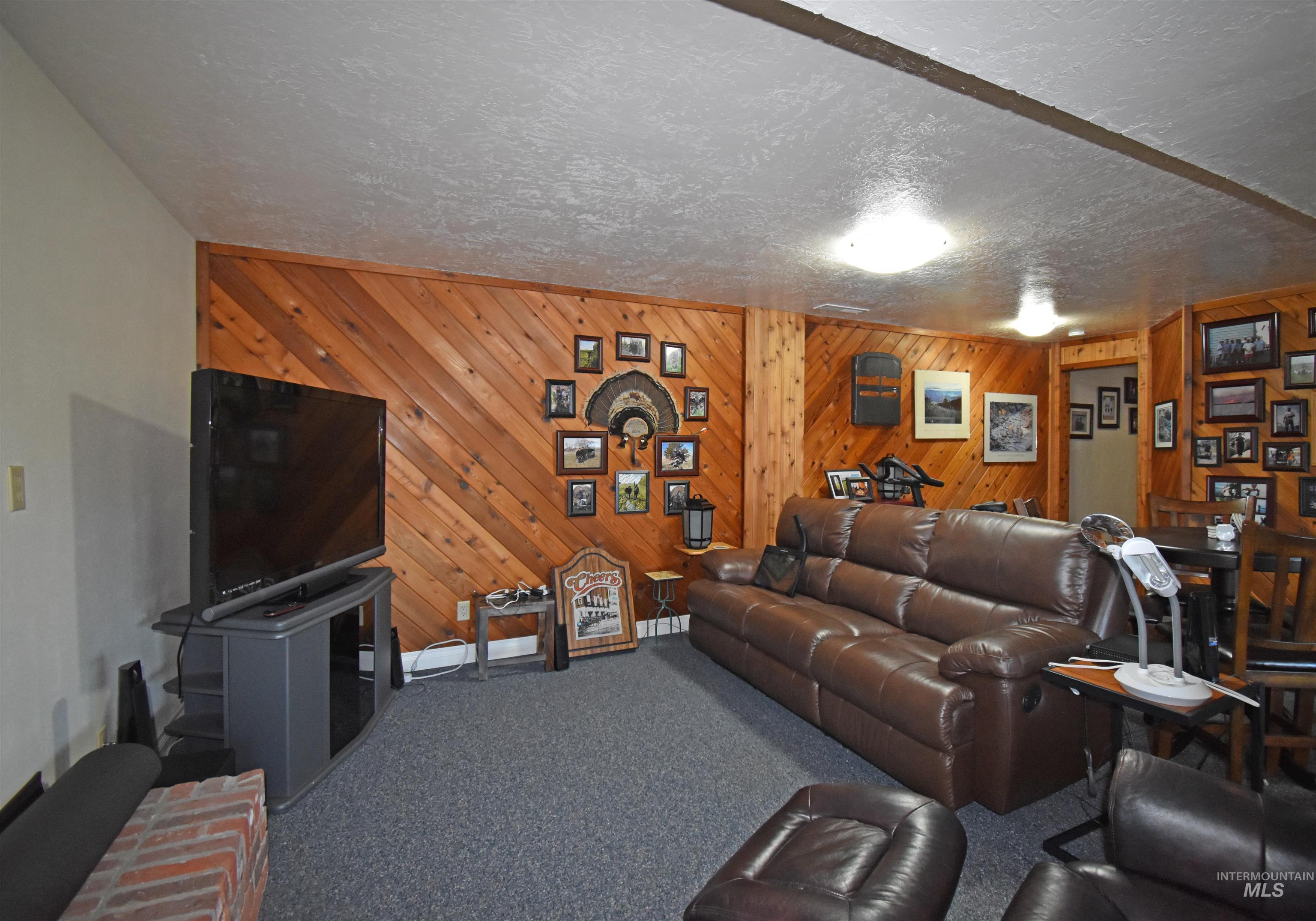 1909 Parkview Ct