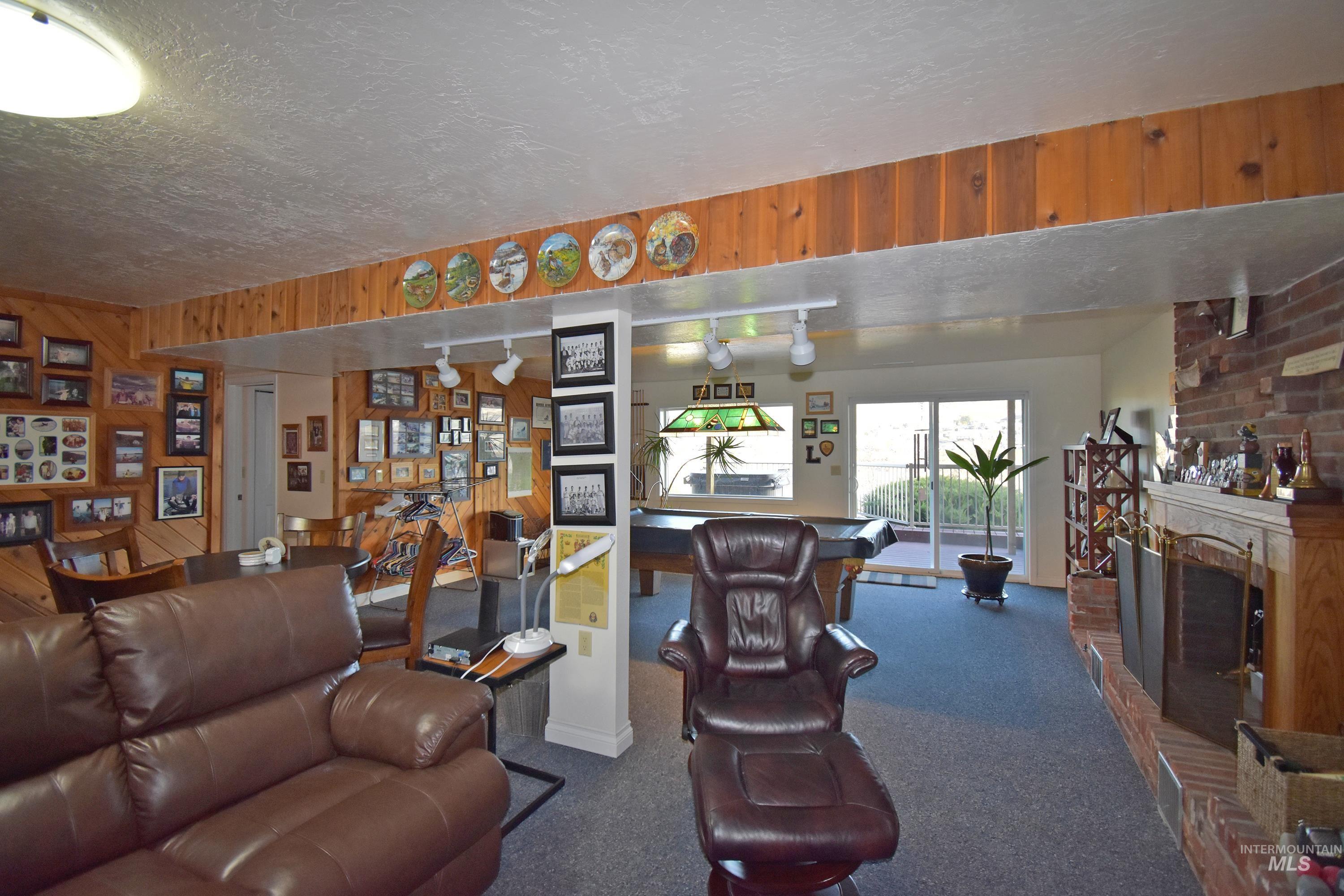 1909 Parkview Ct