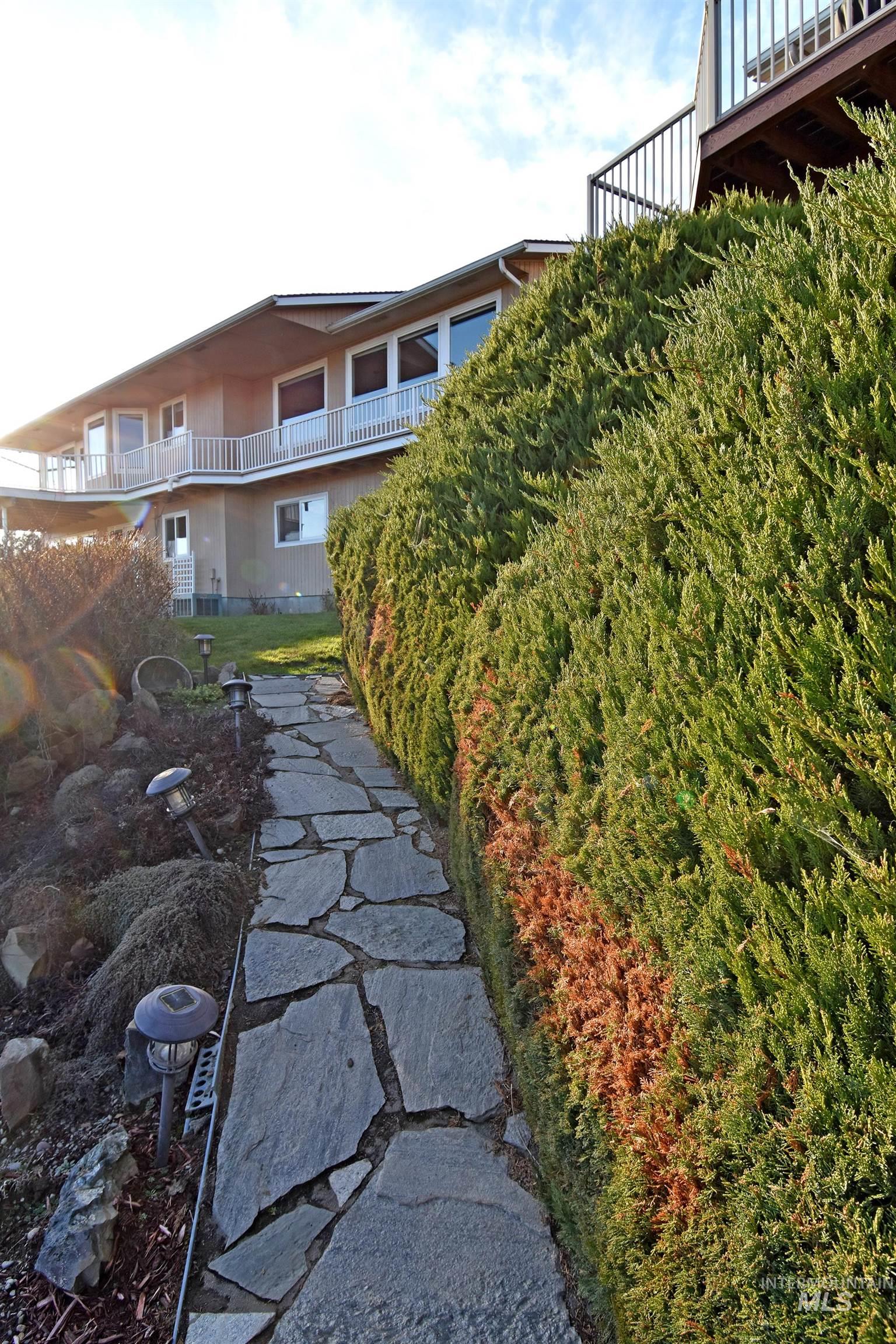 1909 Parkview Ct