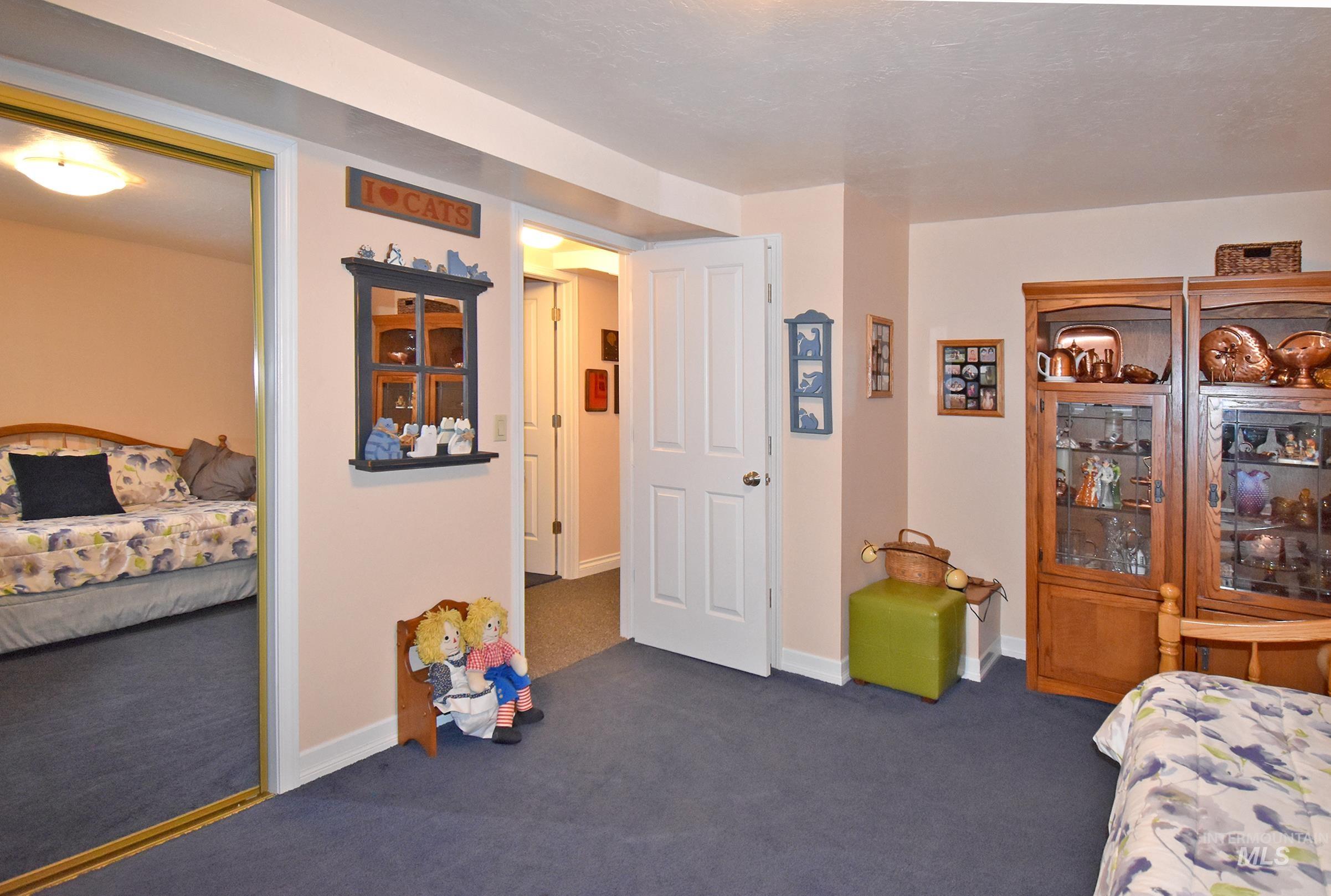 1909 Parkview Ct