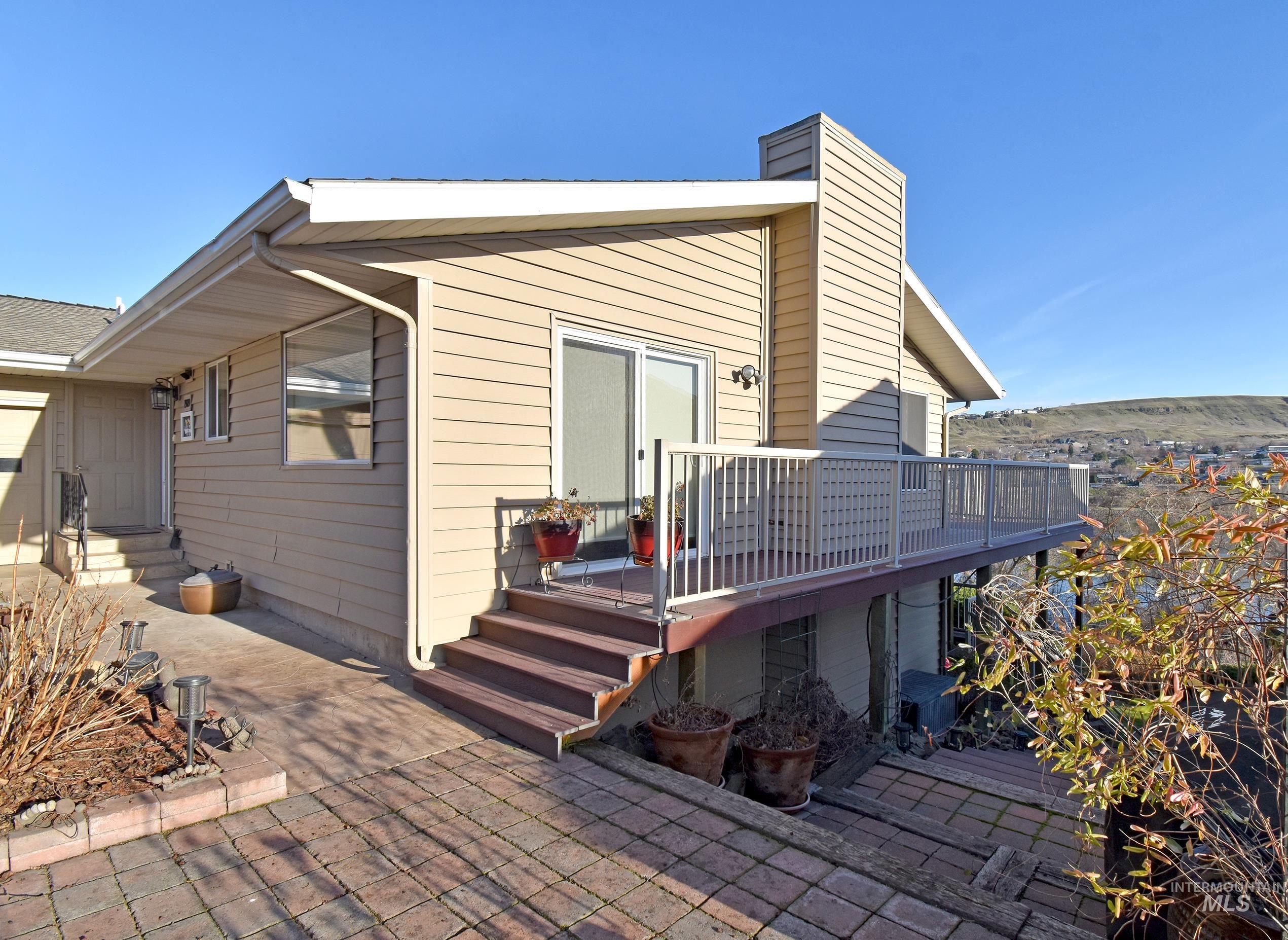 1909 Parkview Ct
