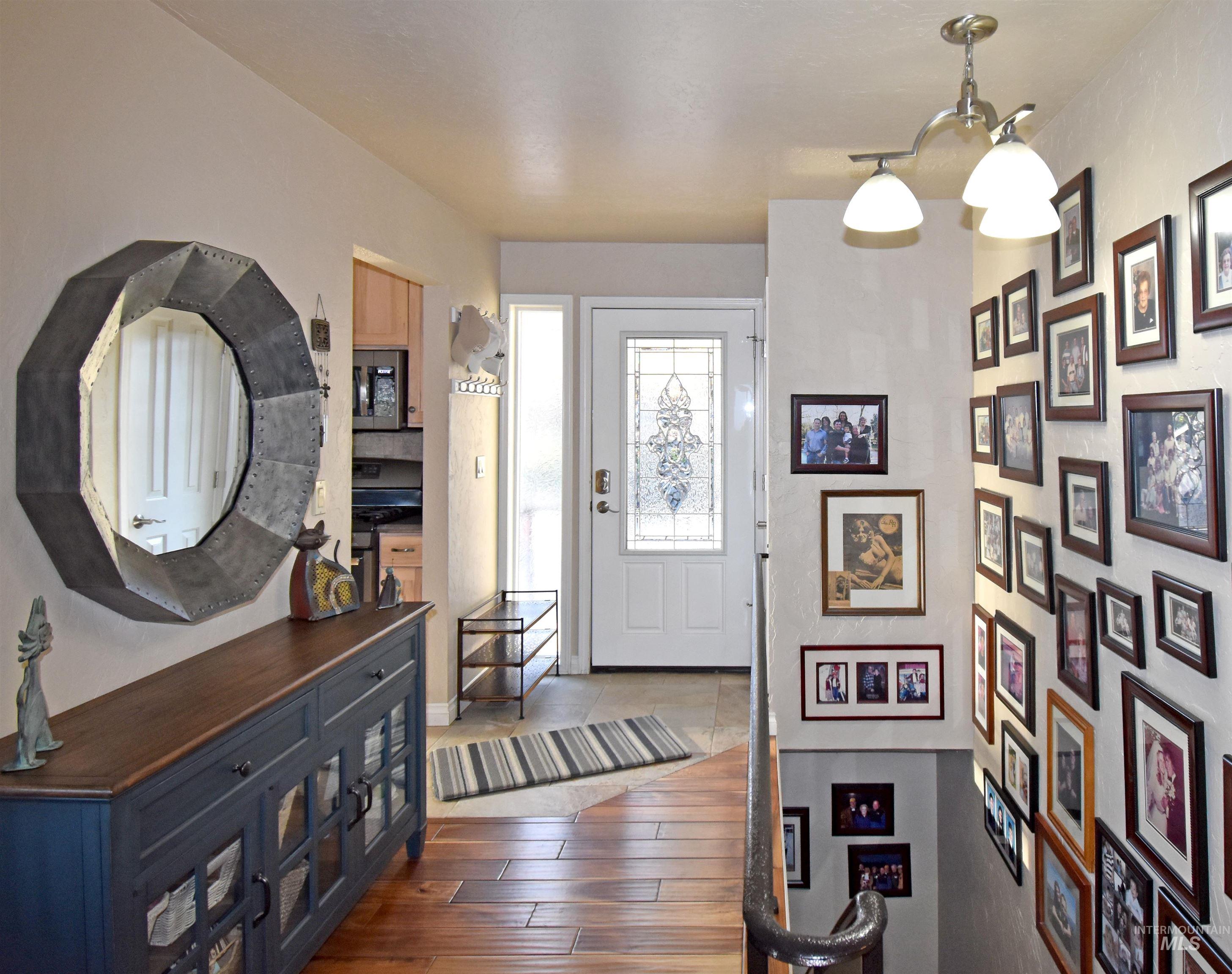 1909 Parkview Ct