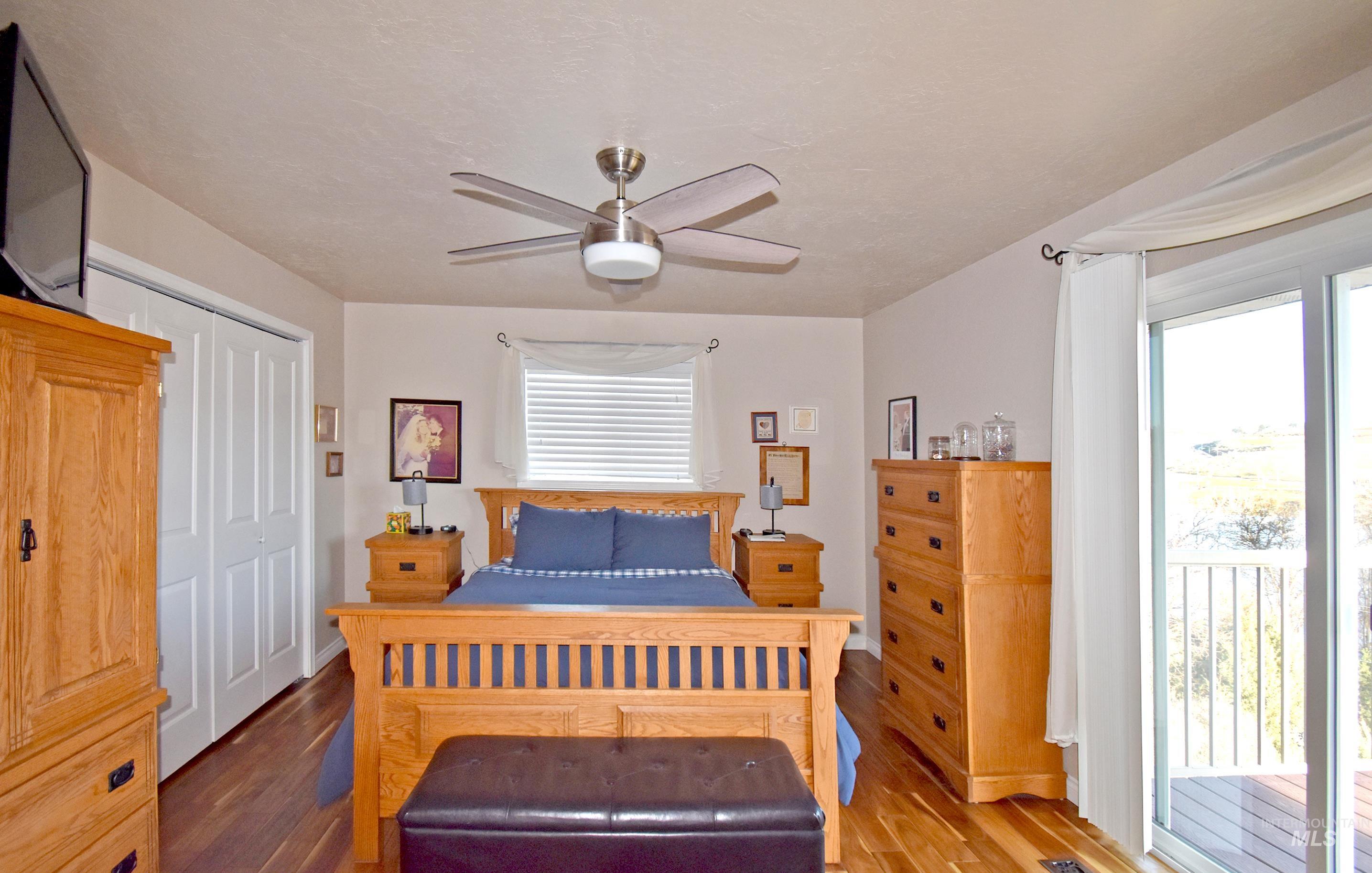 1909 Parkview Ct