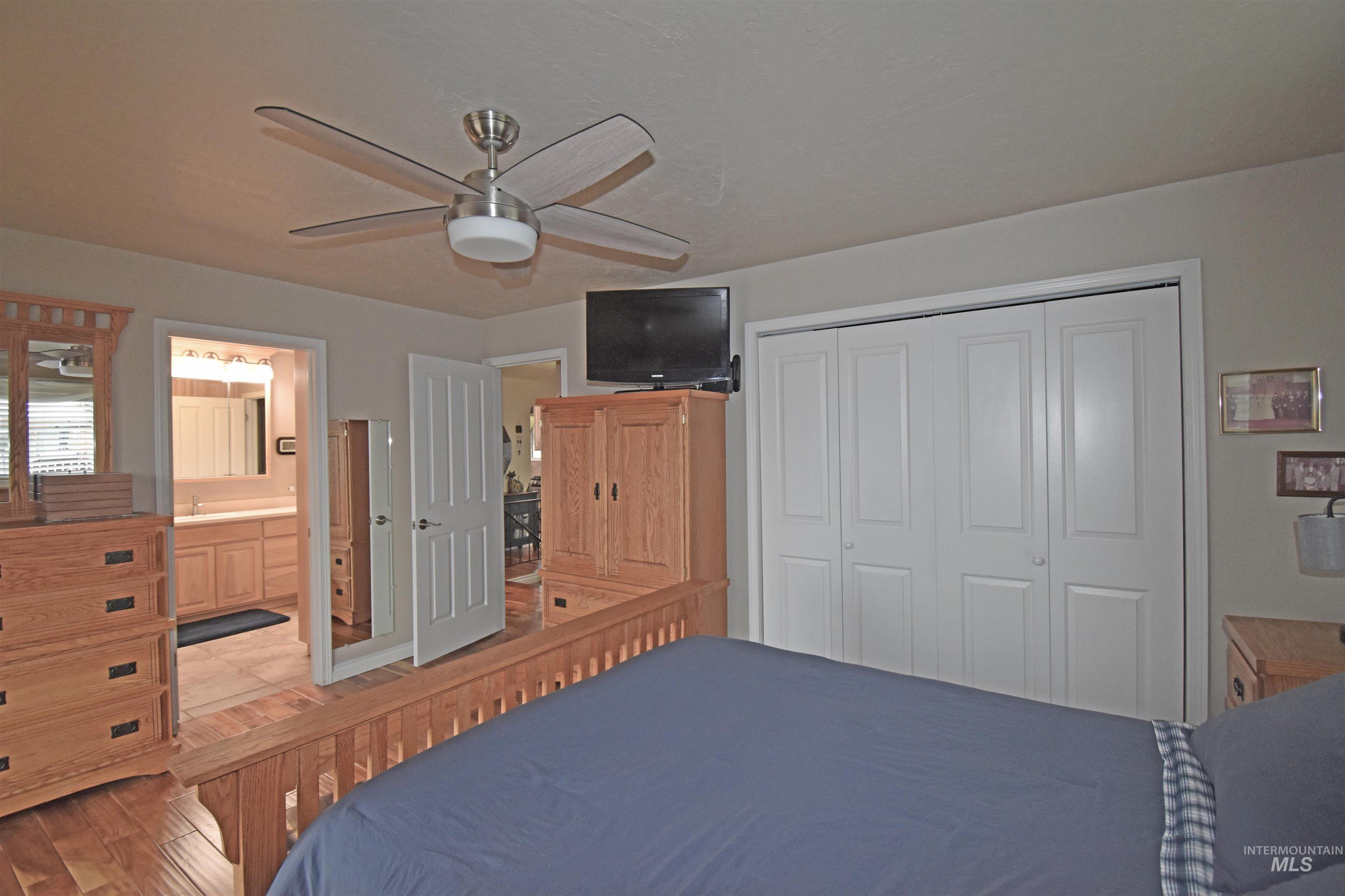 1909 Parkview Ct