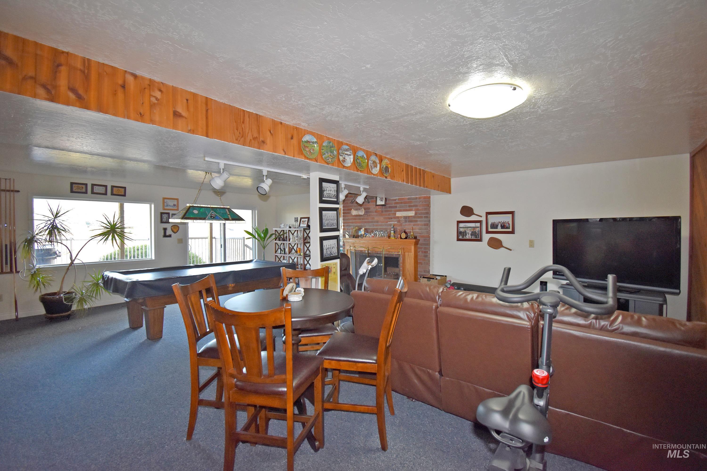 1909 Parkview Ct