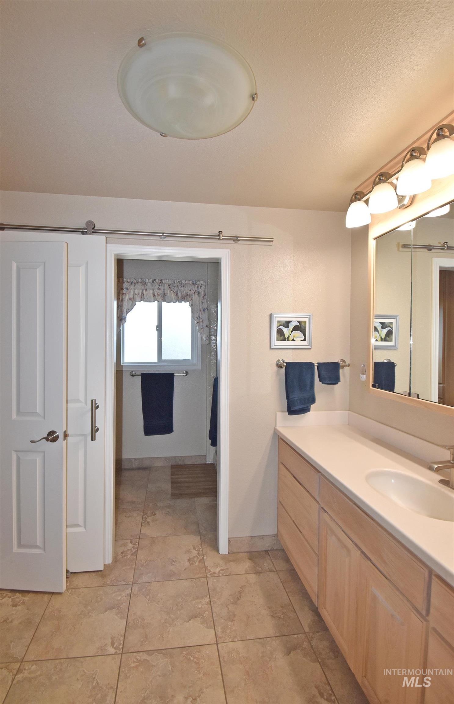 1909 Parkview Ct