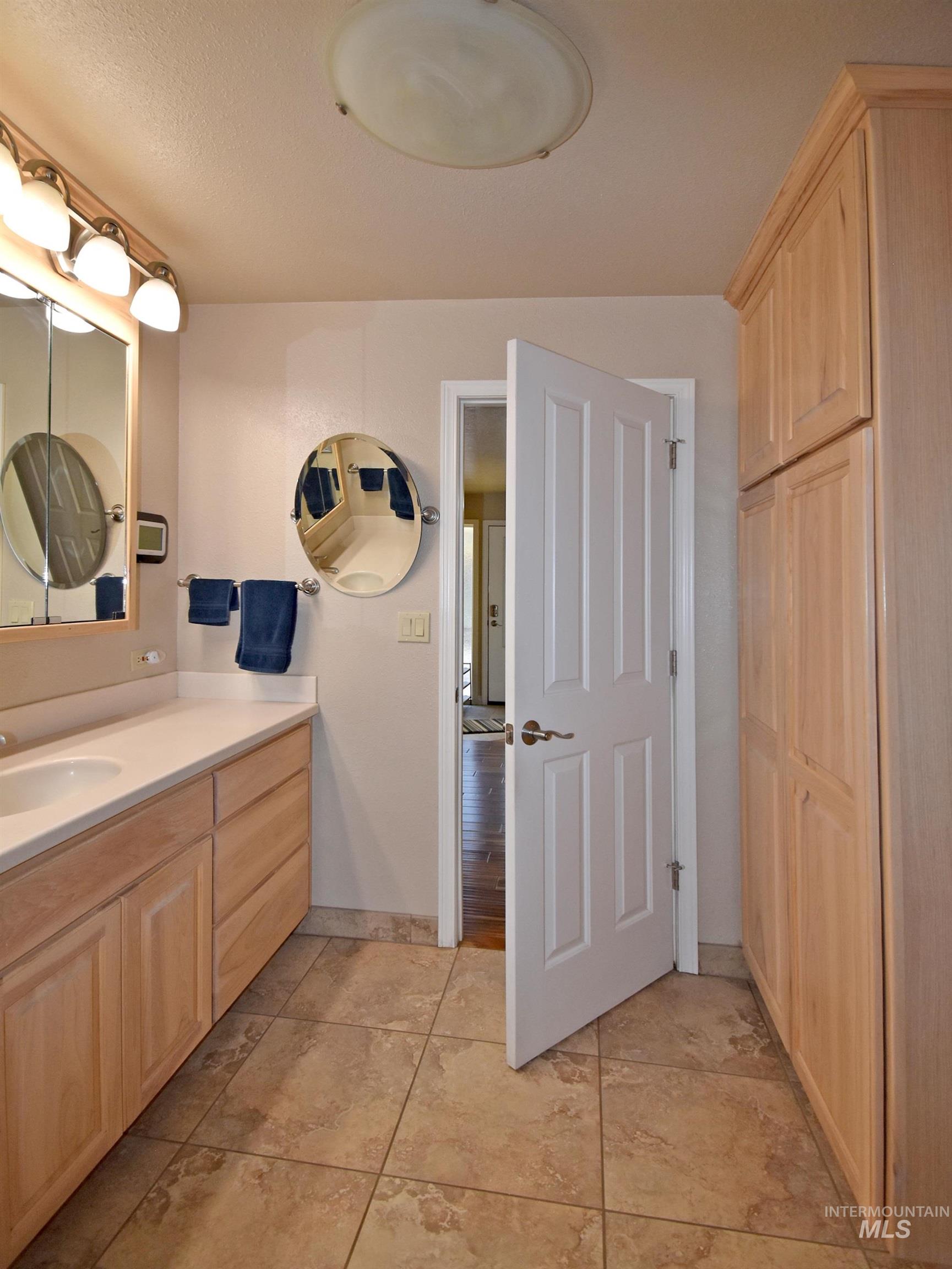 1909 Parkview Ct
