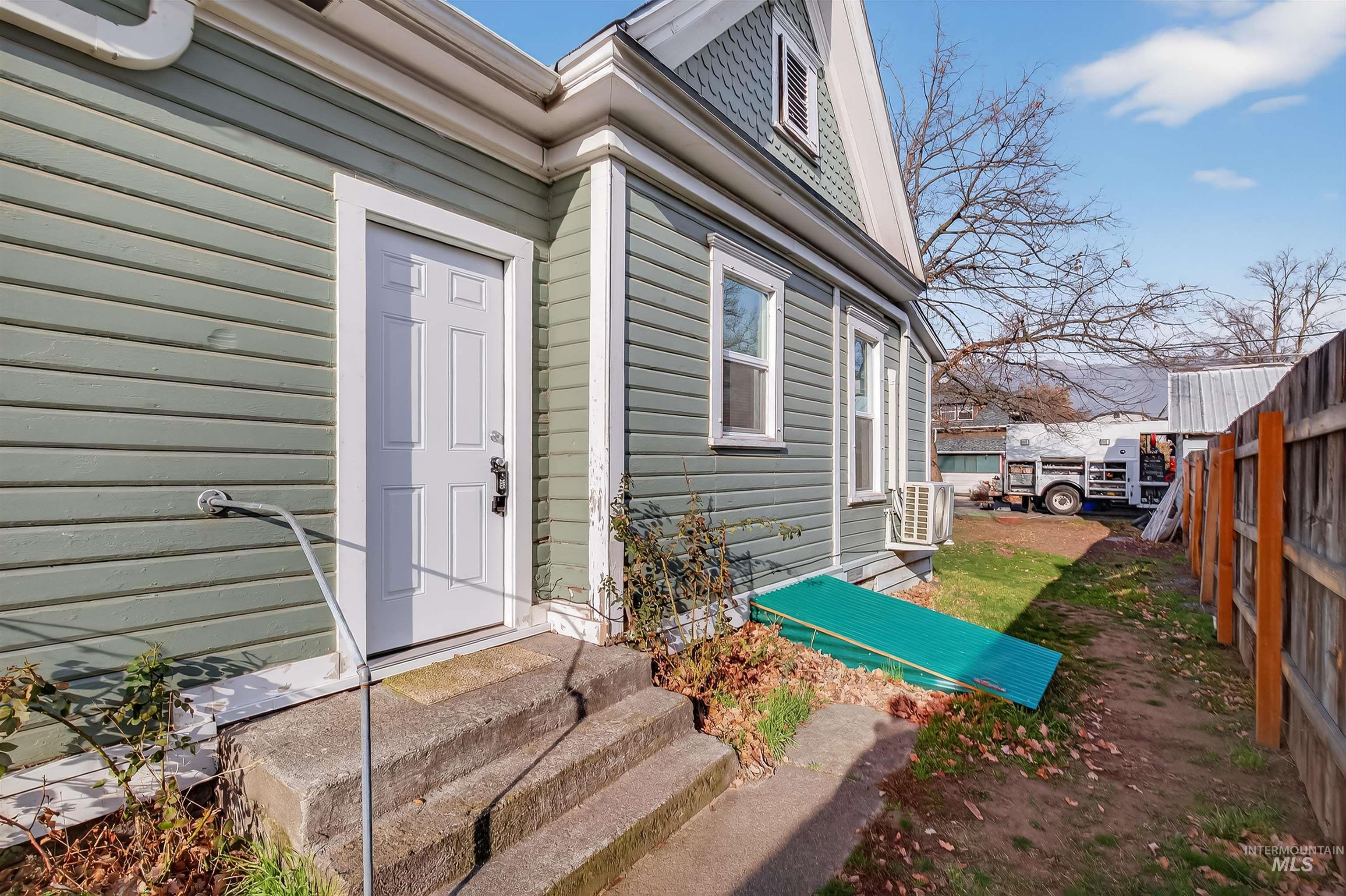 321 2nd Ave