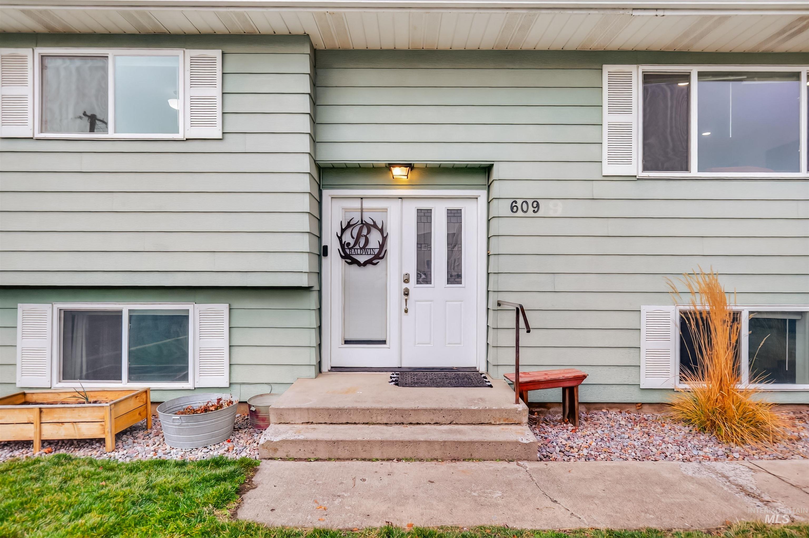 609 Linden Ave