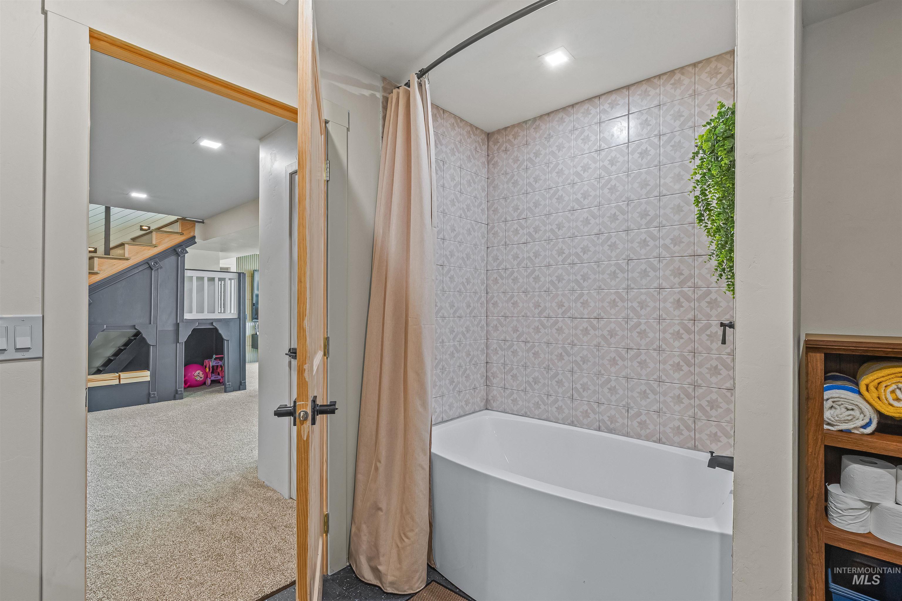 2222 Deer Pointe Drive