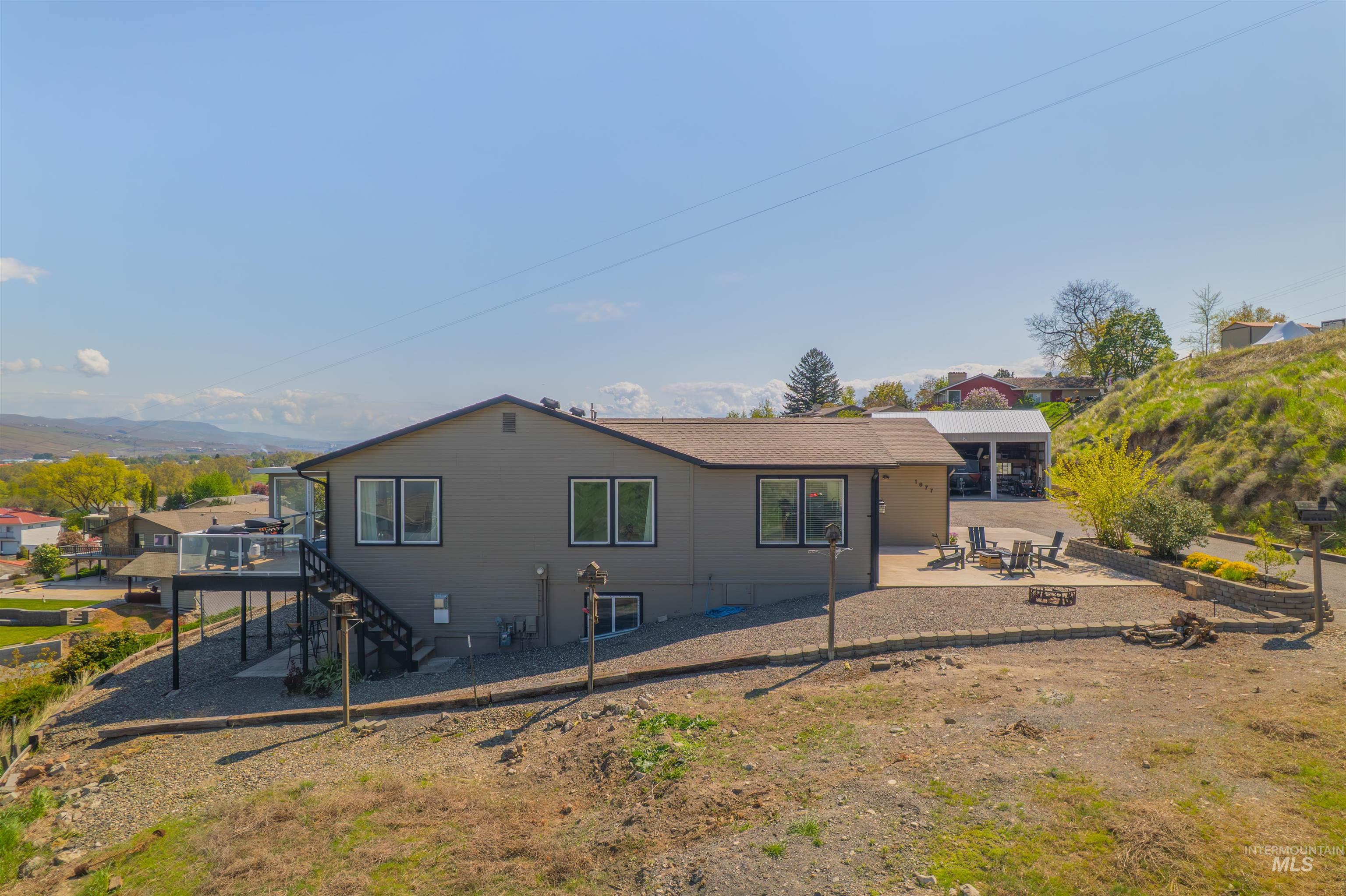 1977 Golfview Dr.