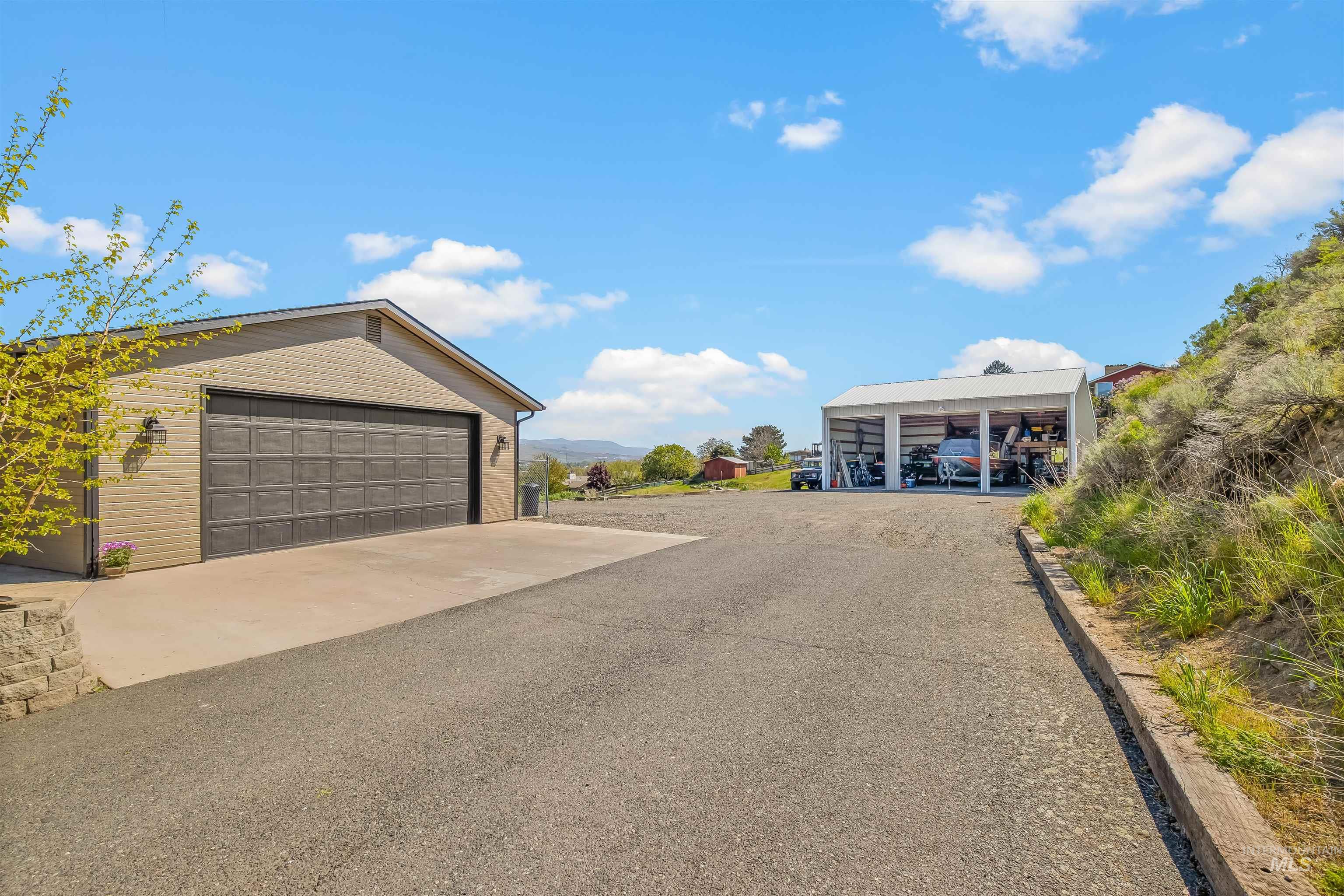 1977 Golfview Dr.
