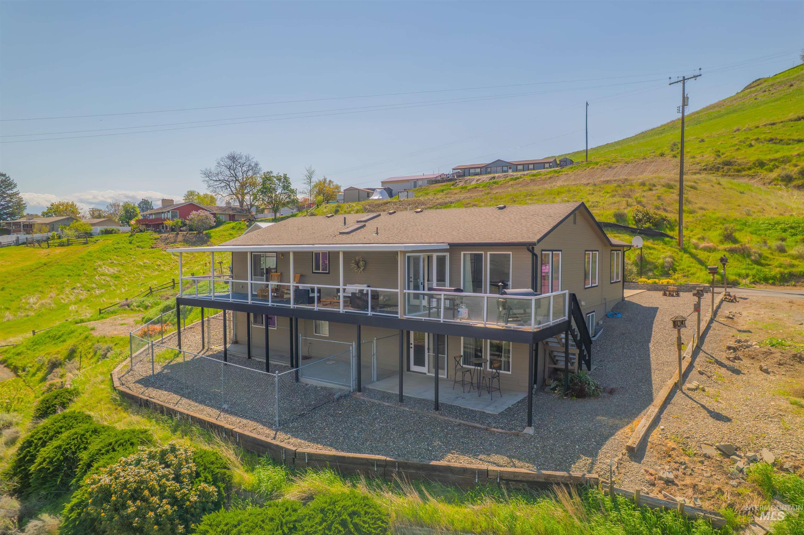 1977 Golfview Dr.