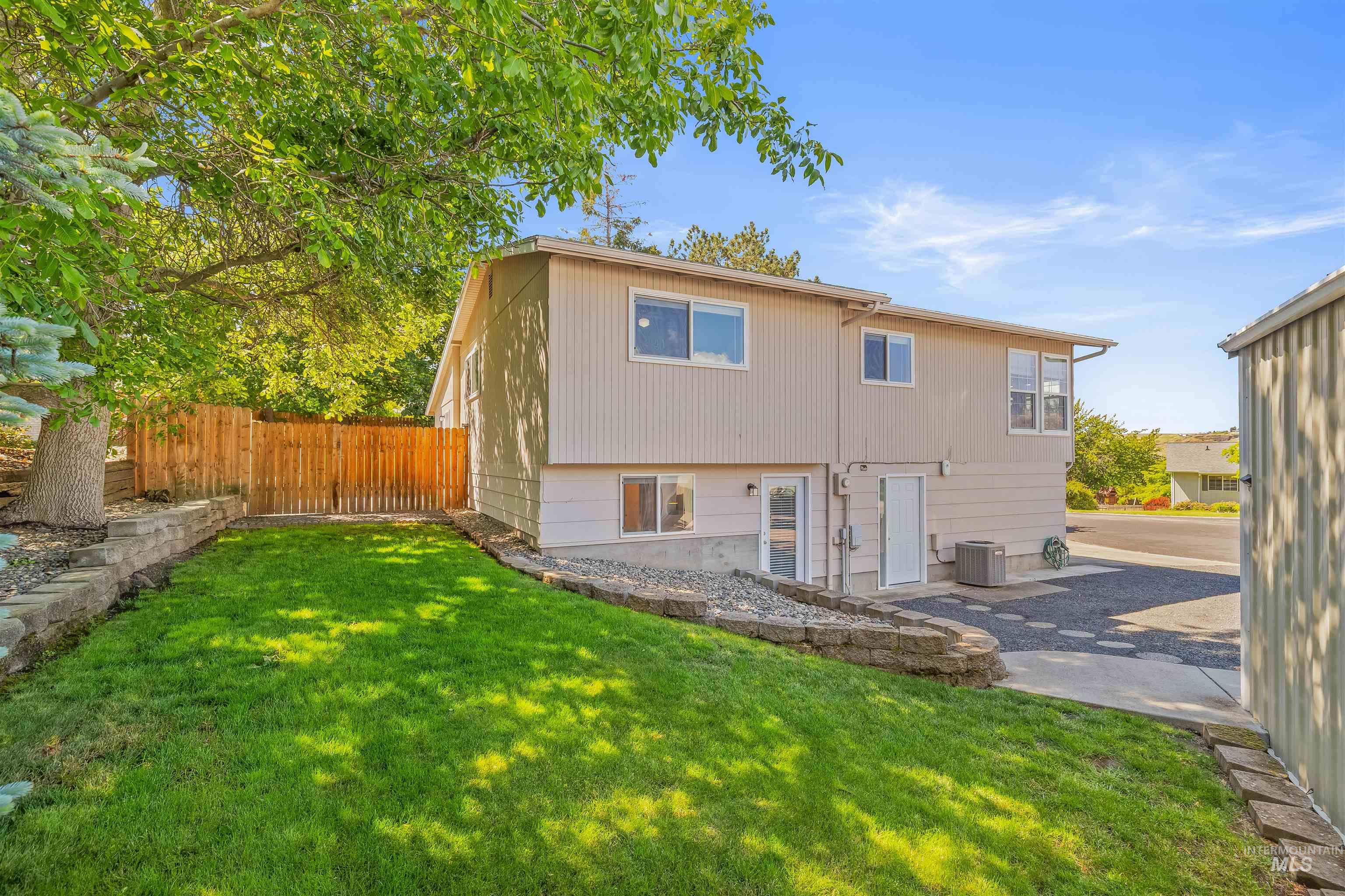 3415 Selway Dr