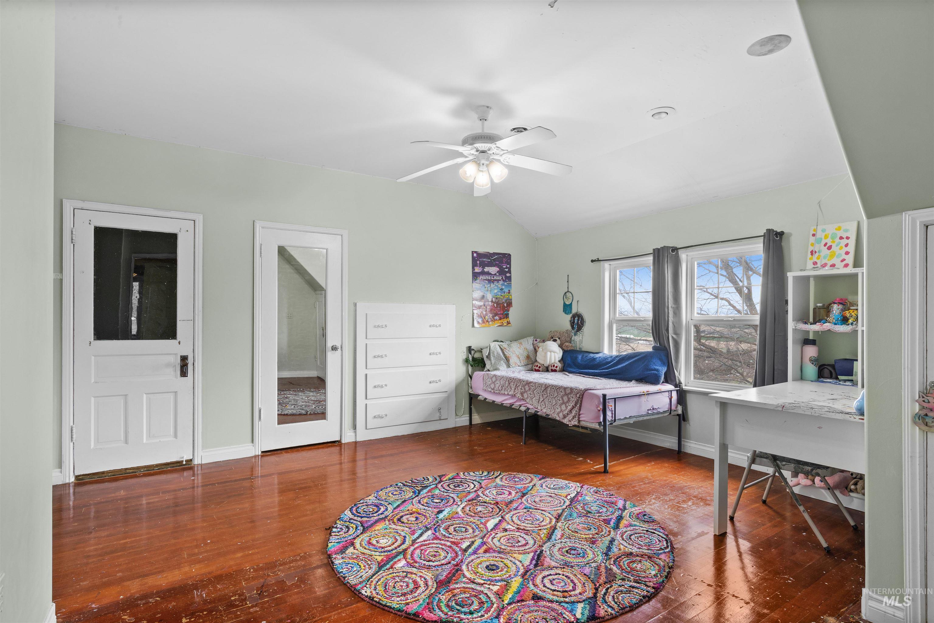 2134 Hemlock Ave
