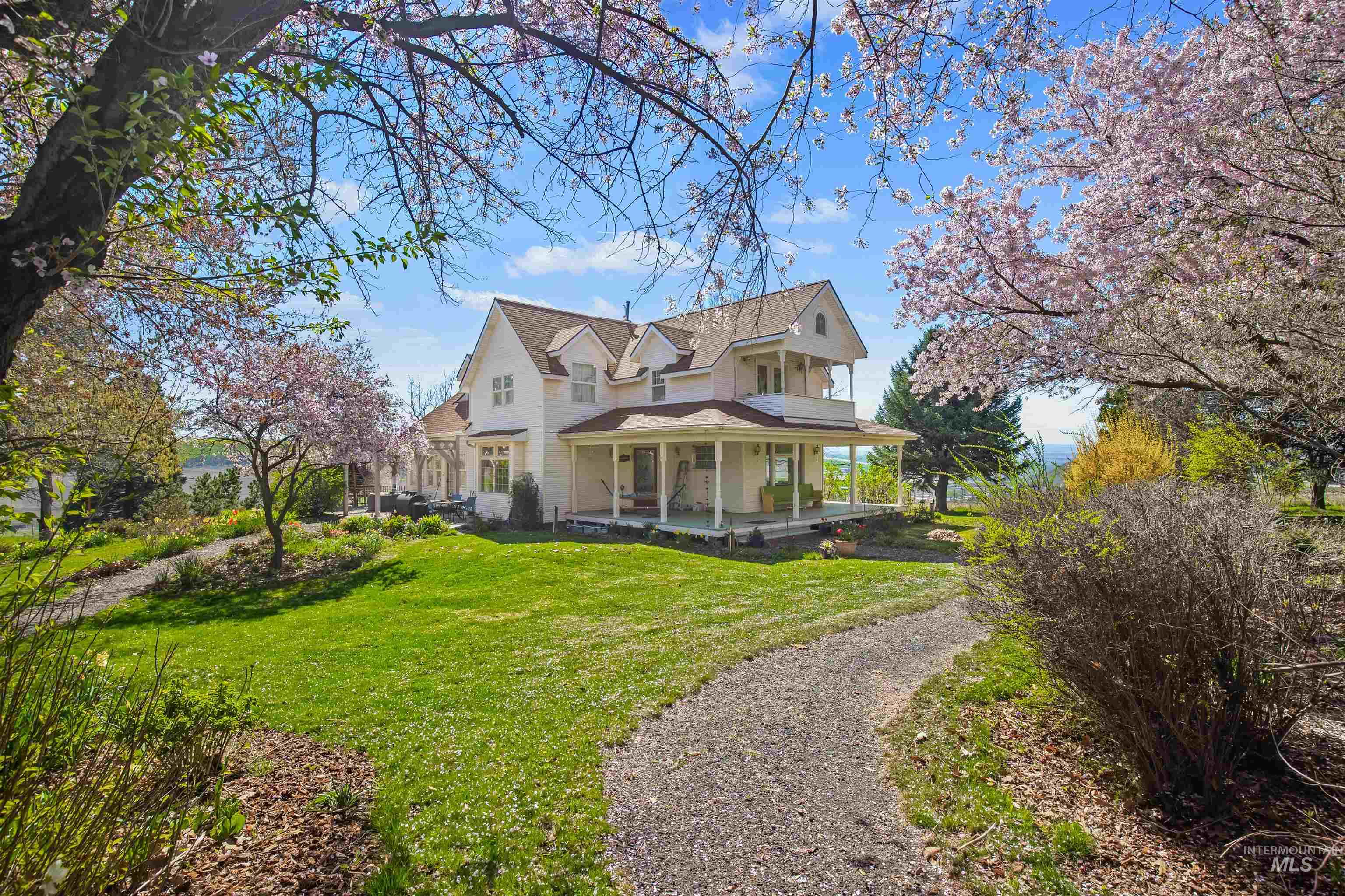 2134 Hemlock Ave