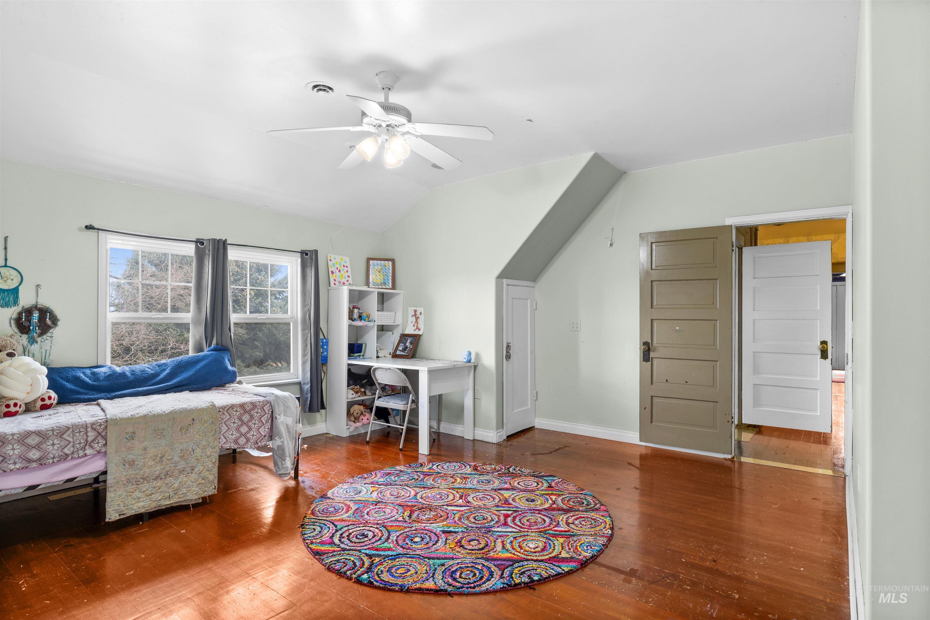 2134 Hemlock Ave