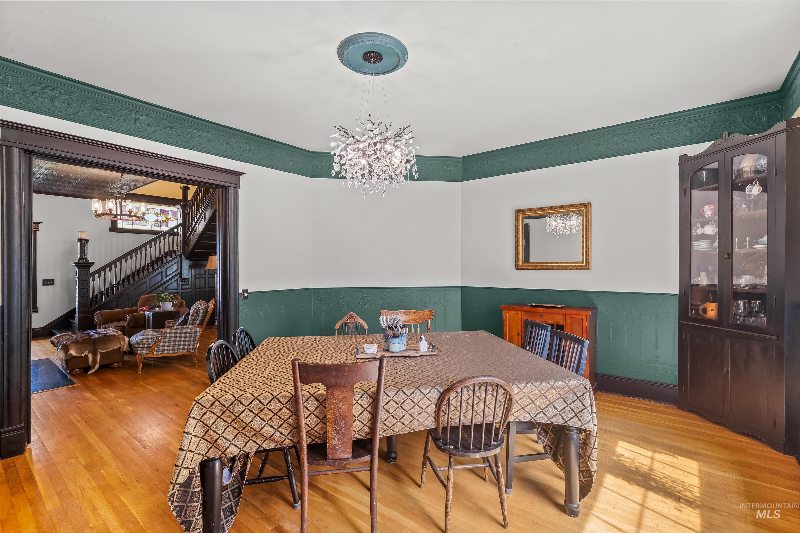 2134 Hemlock Ave