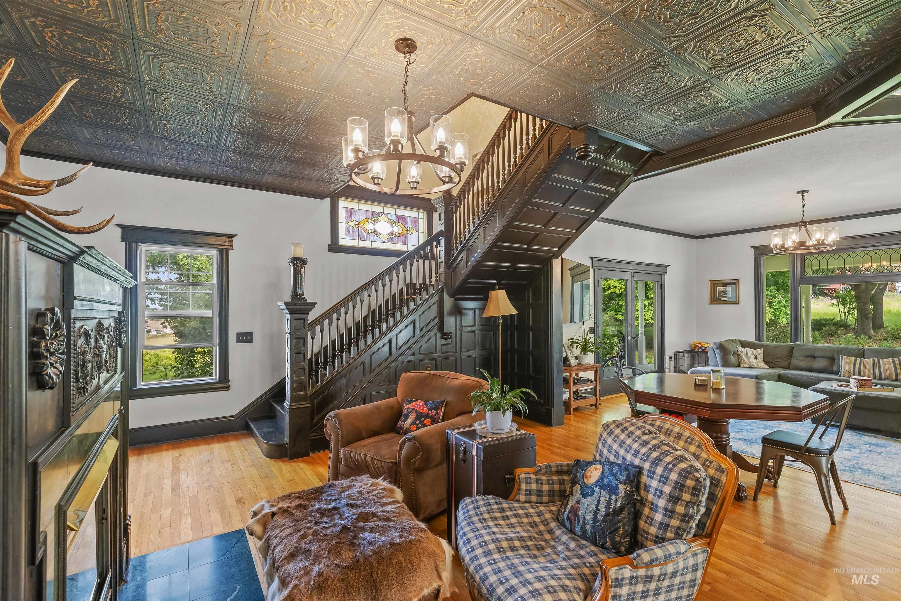2134 Hemlock Ave