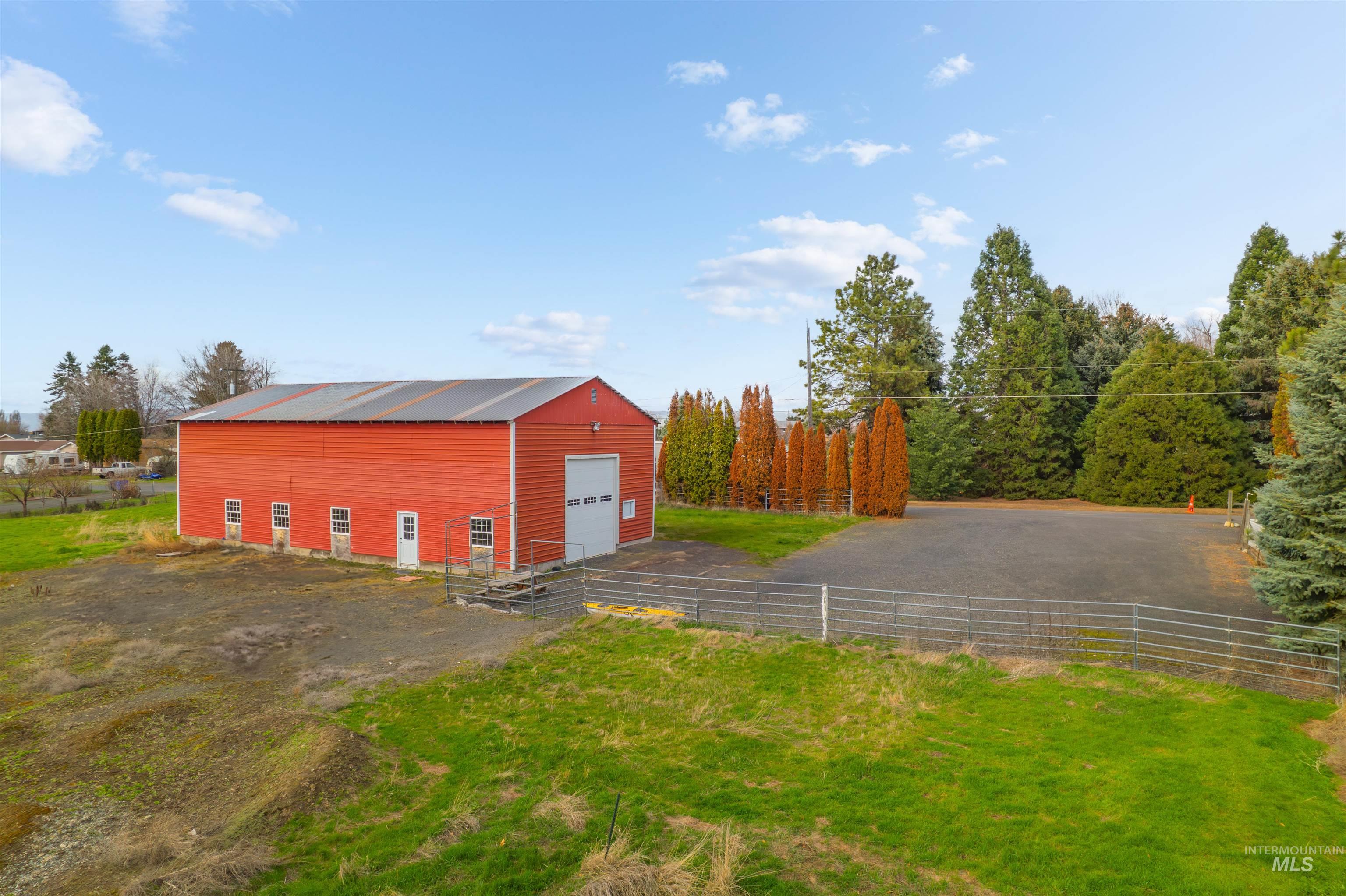 2134 Hemlock Ave