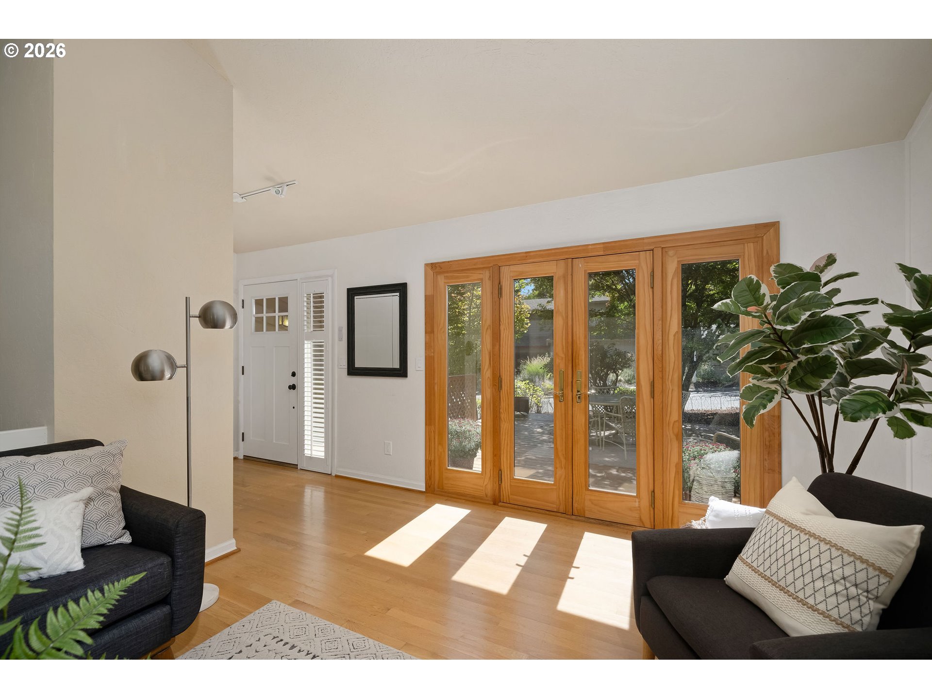 12 MOUNTAIN CIR