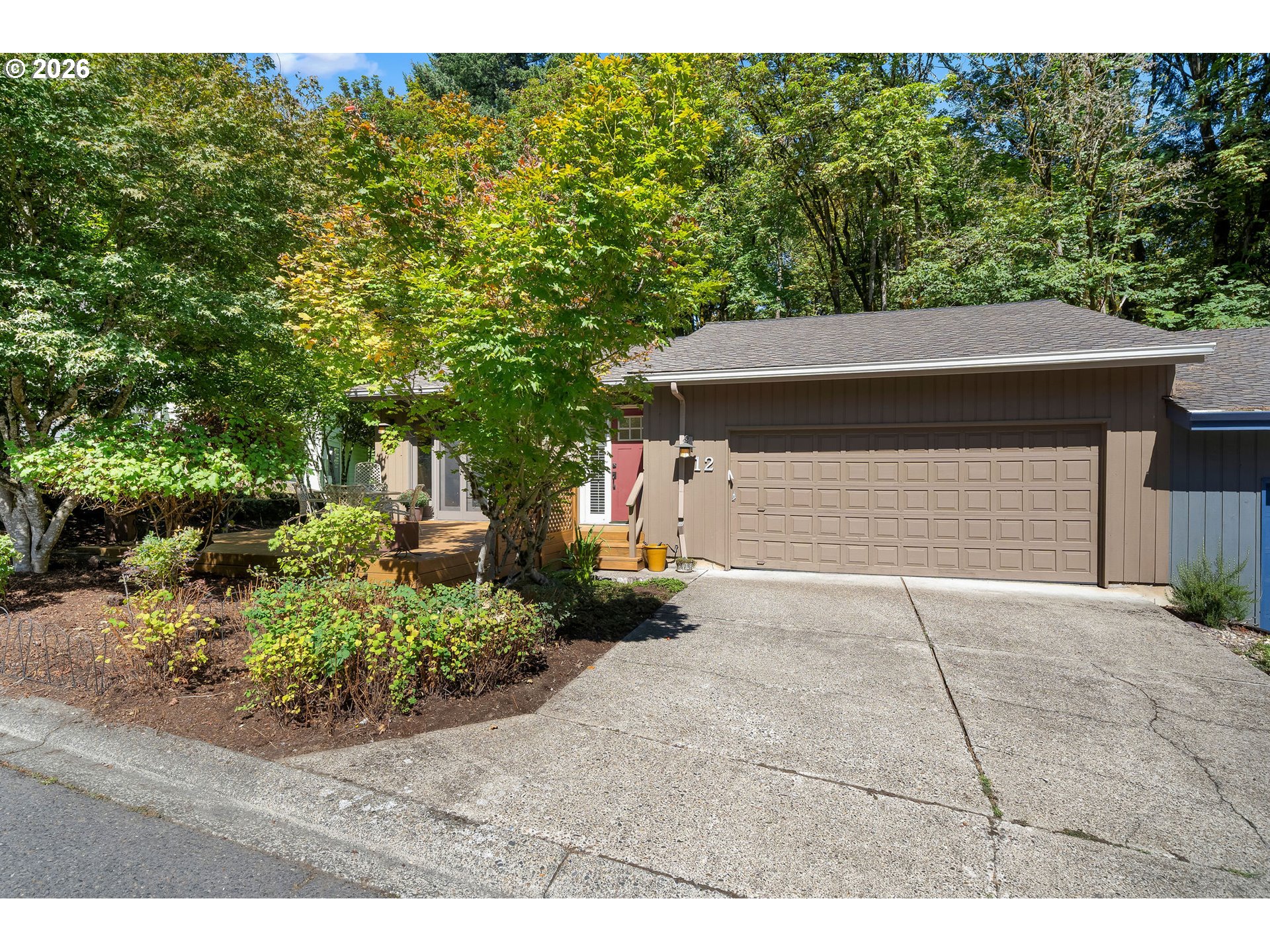 12 MOUNTAIN CIR