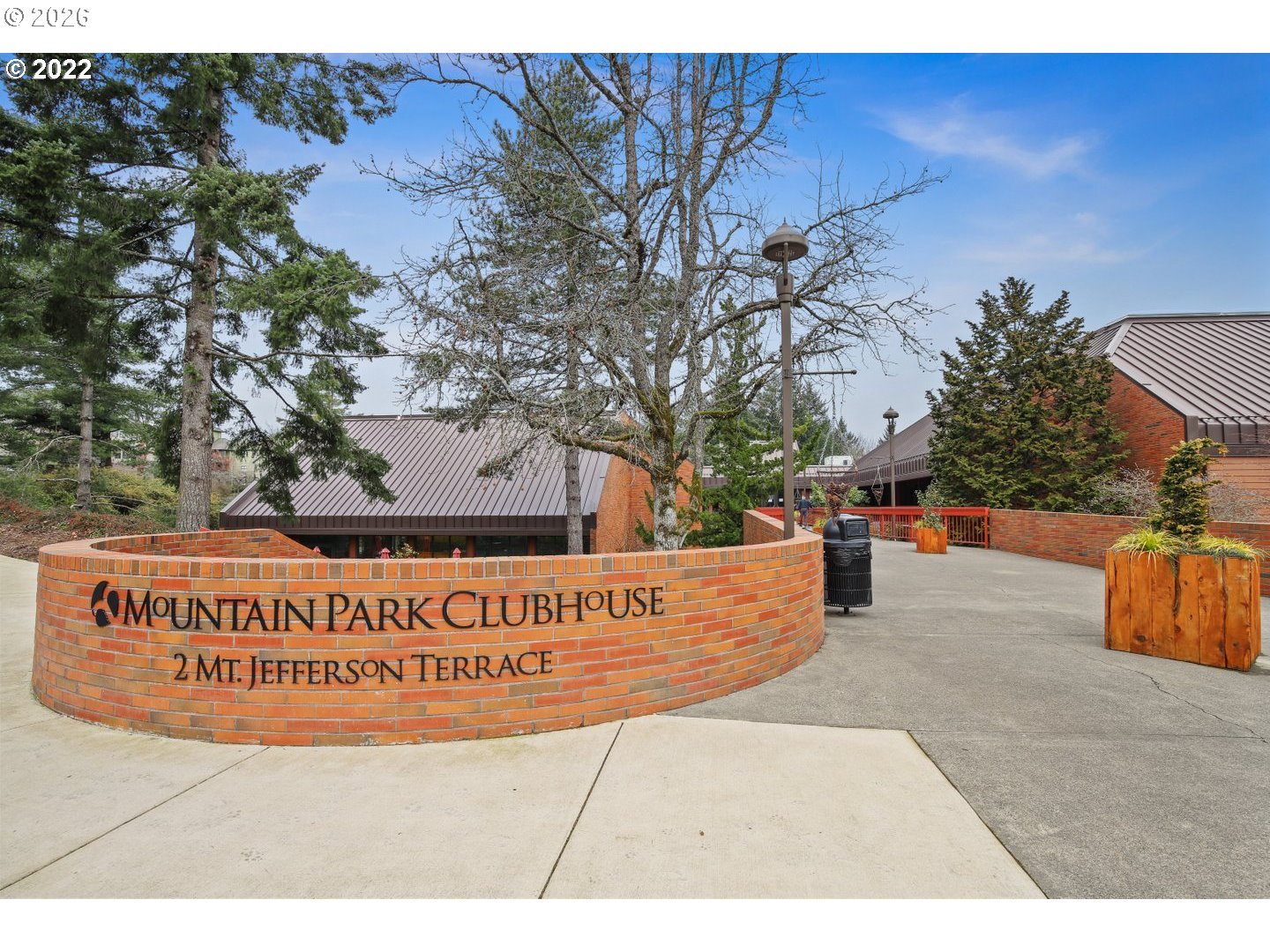 12 MOUNTAIN CIR