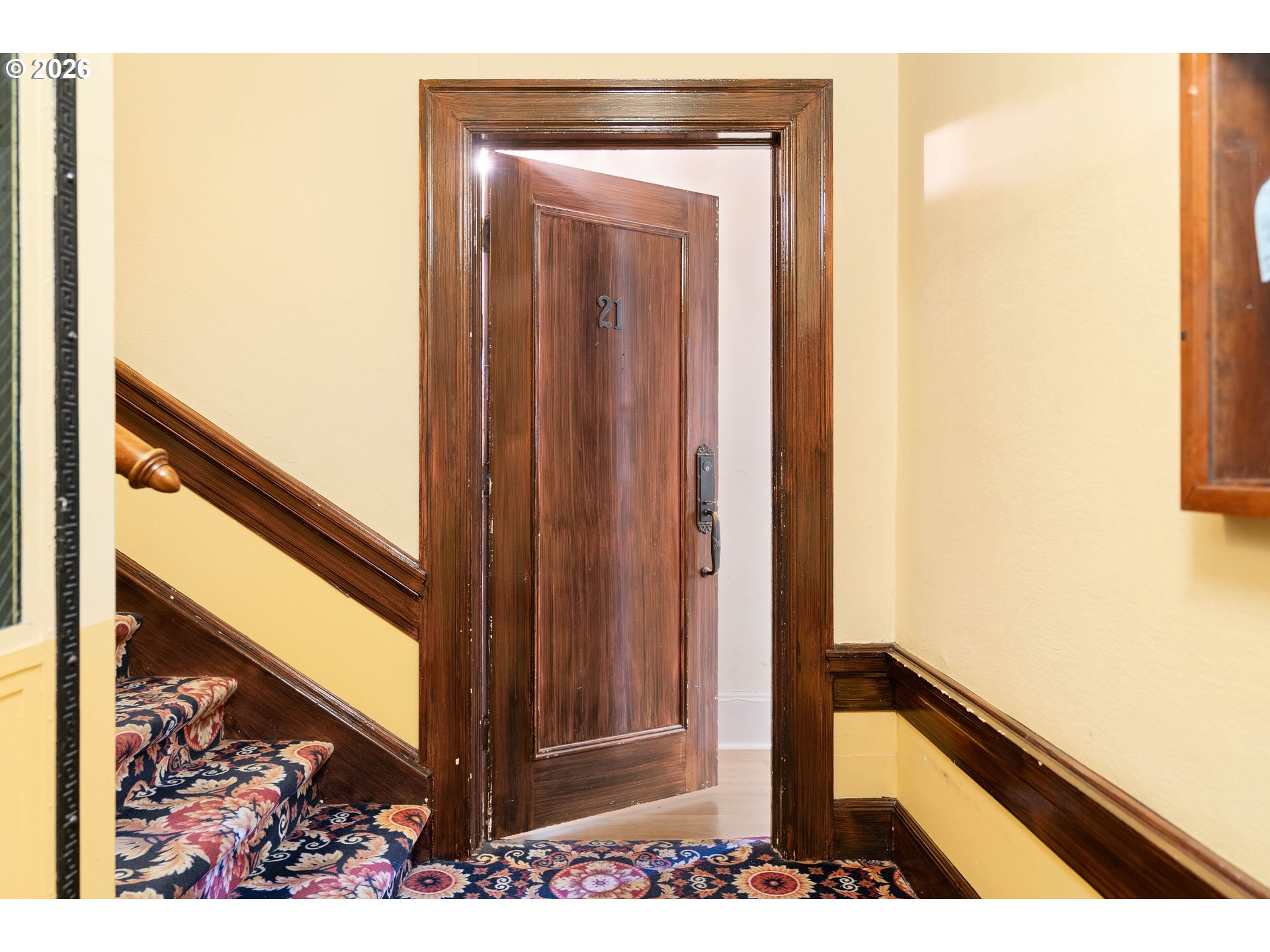 118 NW KING AVE 21