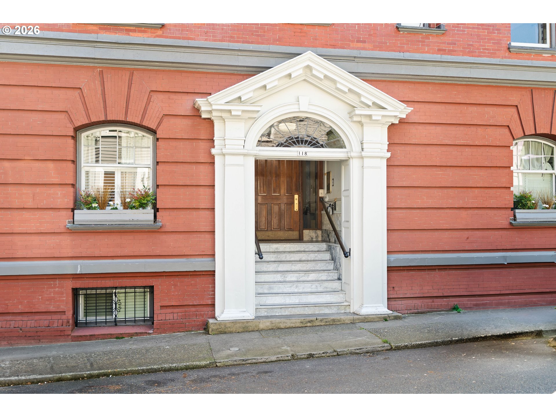 118 NW KING AVE 21
