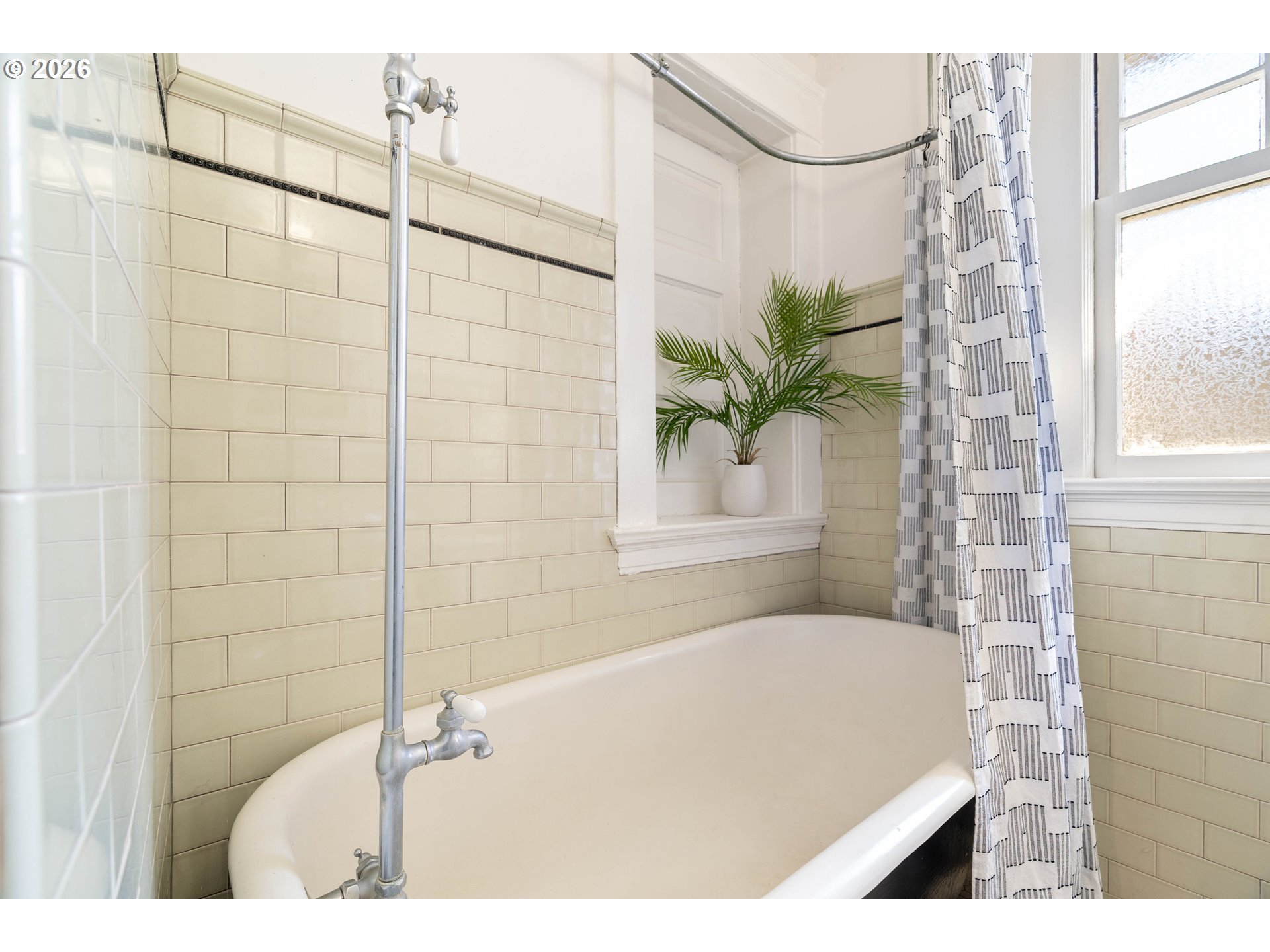 118 NW KING AVE 21
