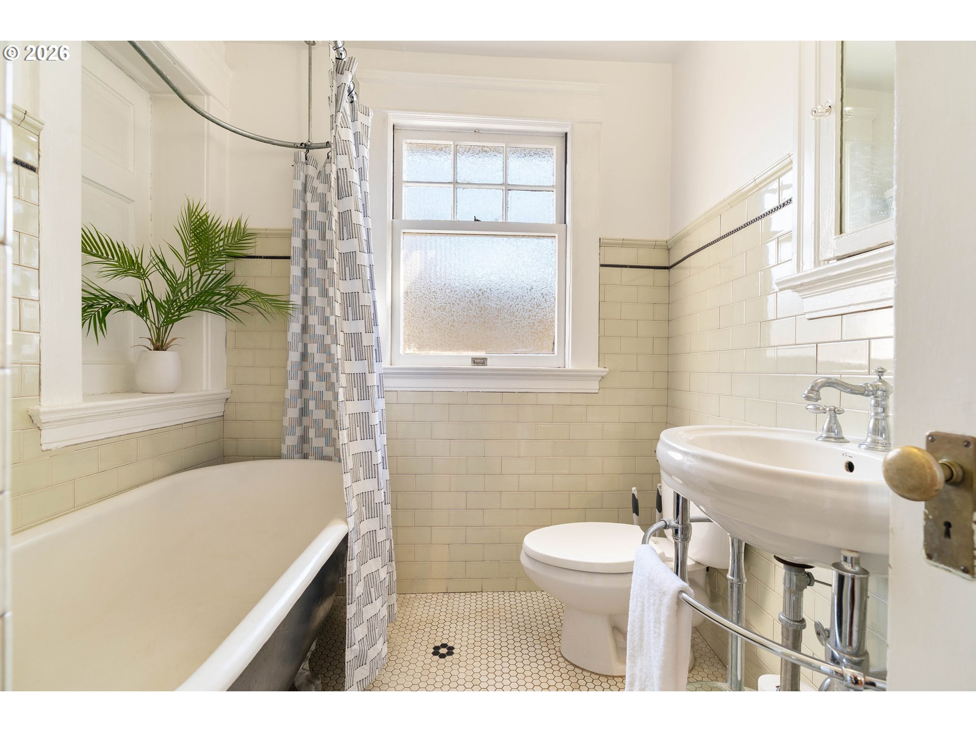 118 NW KING AVE 21