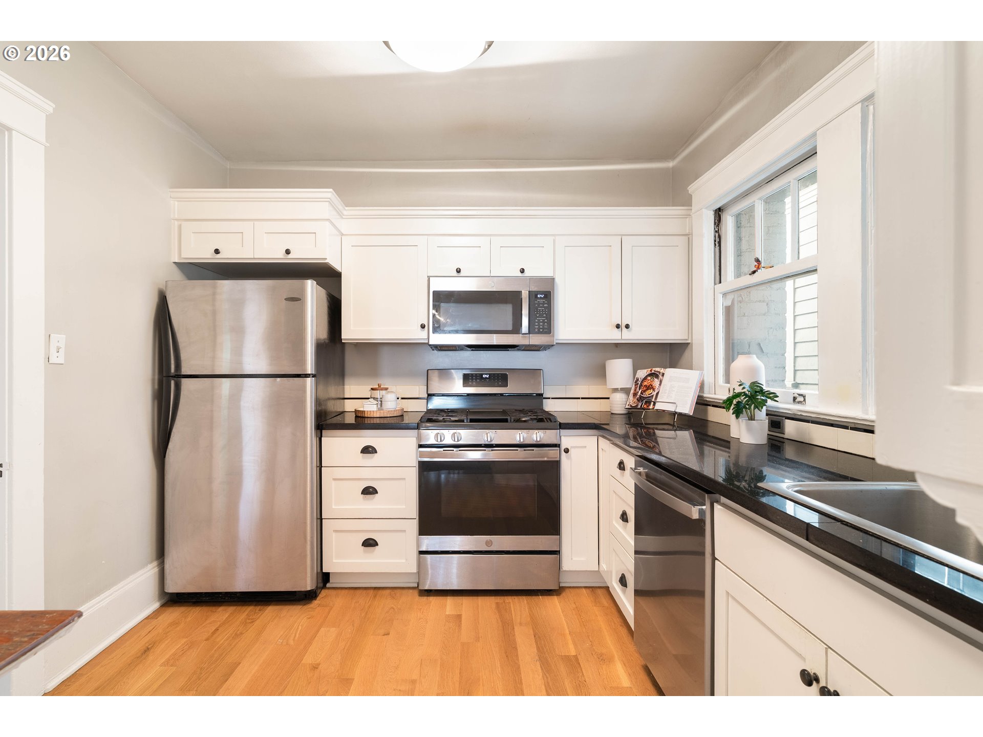 118 NW KING AVE 21