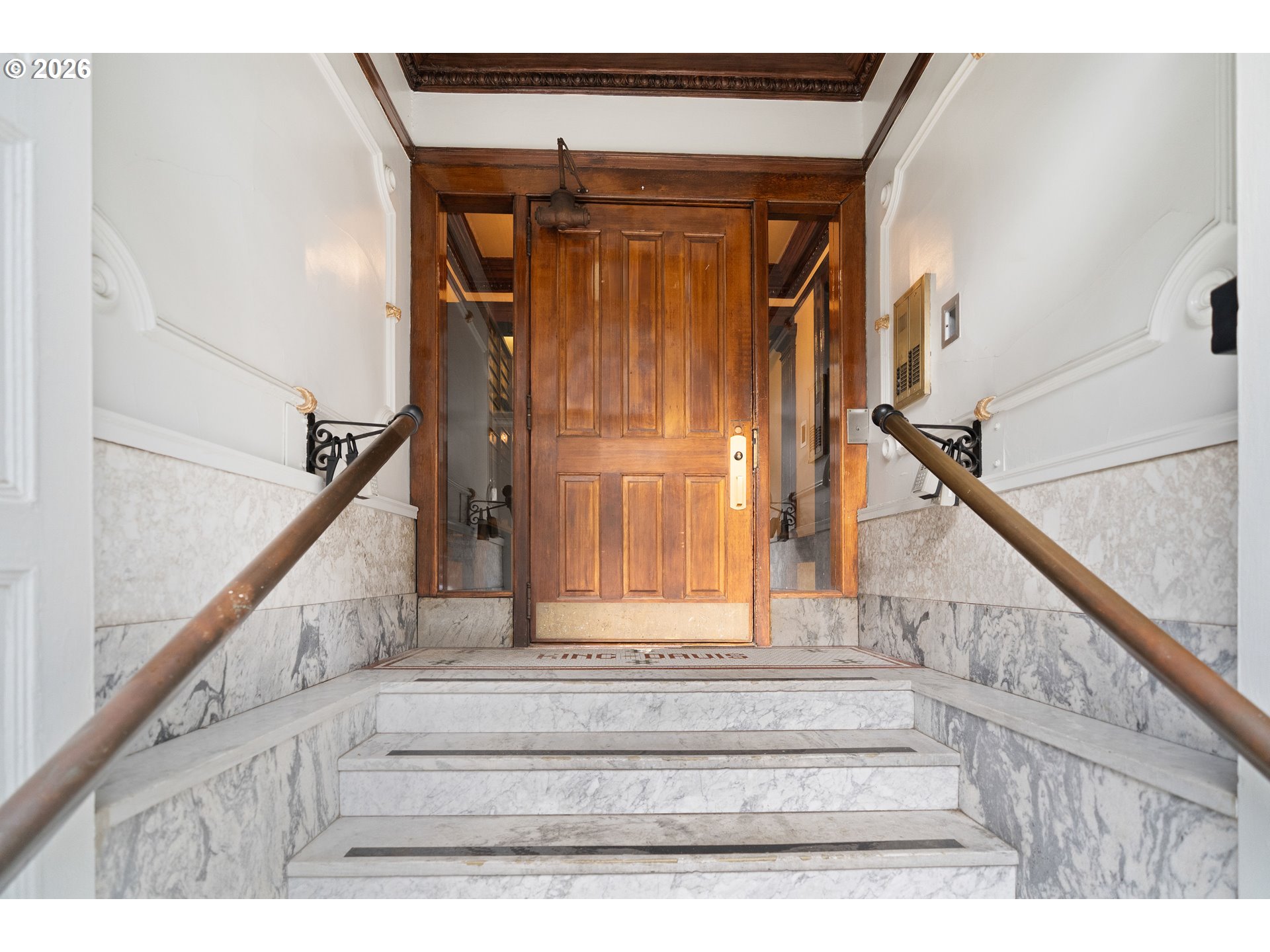 118 NW KING AVE 21