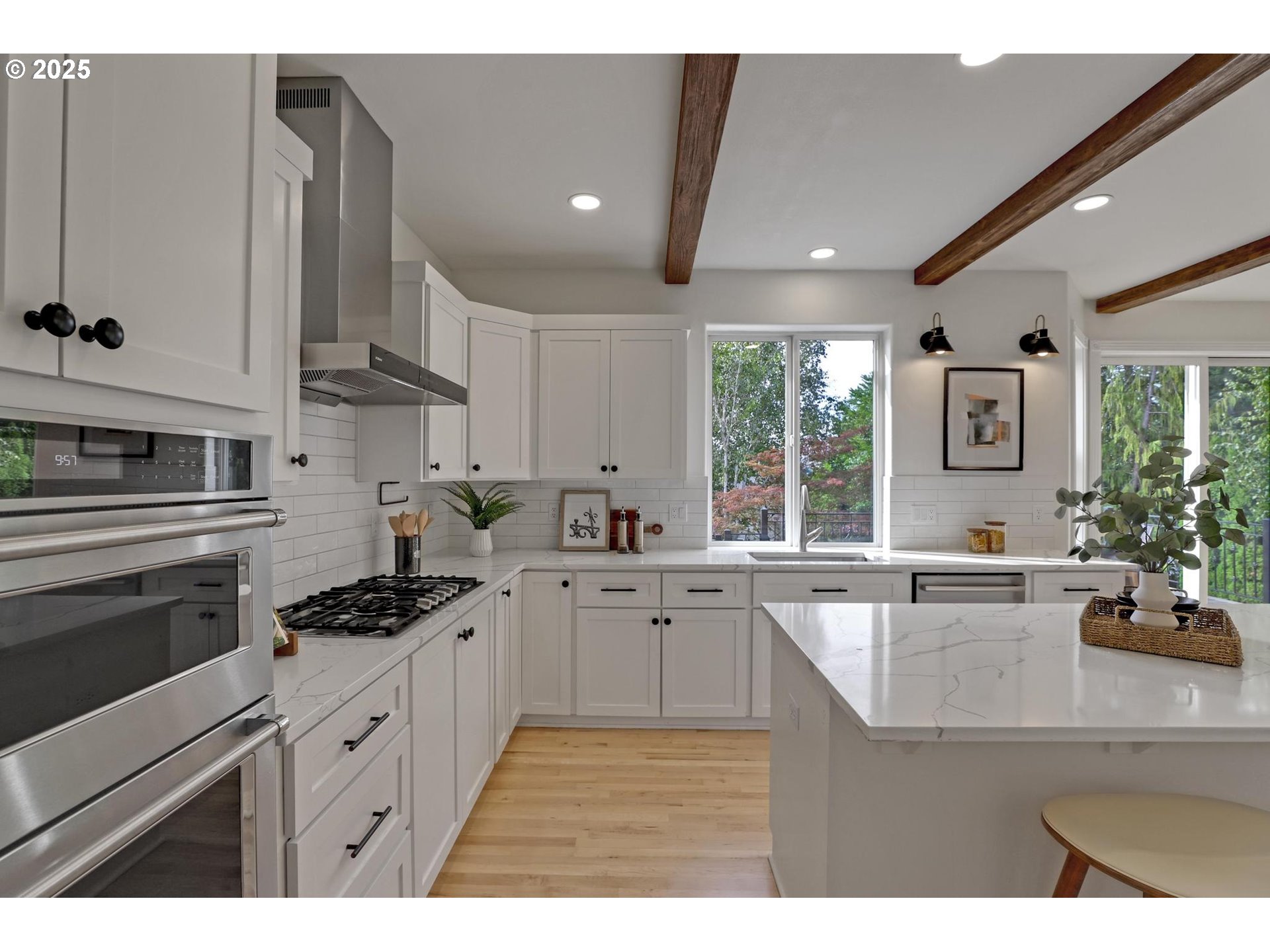 14006 NW LAKEVIEW DR